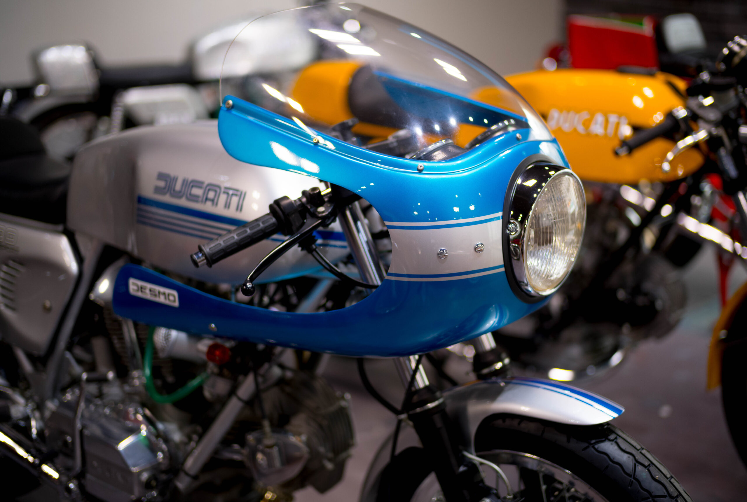 DUCATI 900SS DESMO 1976 - 名古屋 富屋酒店