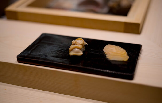 鮨 たか　SUSHI TAKA　すし たか スシ タカ 名鉄国府駅  KOŪ こう コウ　愛知県豊川市新栄町1-10-5　大将　素晴らしき人柄　職人　日本酒充実　注目店　繁盛店
富屋酒店ラインナップ　かたくち屋　酒器　超絶素敵　
（株）富屋酒店　愛知県名古屋市瑞穂区上坂町1-41-2　地酒屋　専門店　
おたく　マニア　ライカM11　ズミルックス50　レンズ　堀田駅　熱田神宮駅
名古屋高速　堀田出口すぐ　牛巻交差点すぐ　レトロ街並み　瓦屋根
クラッシックカー　クラッシックバイク　インテリア　ファッション　音楽
センス　クリエイト　おたく　マニア　映画　シネマ
