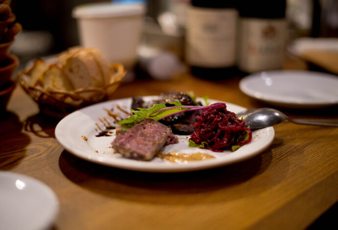 ビストロ　ル・シュマン　びすとろ　る・しゅまん　Bistro Le Chemin
国際センター　ビストロ　フレンチ　洋食　愛知県名古屋市中区錦1-14-12 AD錦ビル2F　肉料理充実　レア肉　必須　ジビエ　名古屋唯一　唯一無二　富屋酒店ワイン充実　激旨し　マリアージュ　最高　コスパ抜群　ボリューム　充実感　シェフ　マダム　人柄　ステキ　センス　セレクト　拘り　隠れ家　グルマン必見　
（株）富屋酒店　愛知県名古屋市瑞穂区上坂町1-41-2　地酒屋　専門店　
おたく　マニア　ライカM11　ズミルックス50　レンズ　堀田駅　熱田神宮駅
名古屋高速　堀田出口すぐ　牛巻交差点すぐ　レトロ街並み　瓦屋根
クラッシックカー　クラッシックバイク　インテリア　ファッション　音楽
センス　クリエイト　おたく　マニア　映画　シネマ
