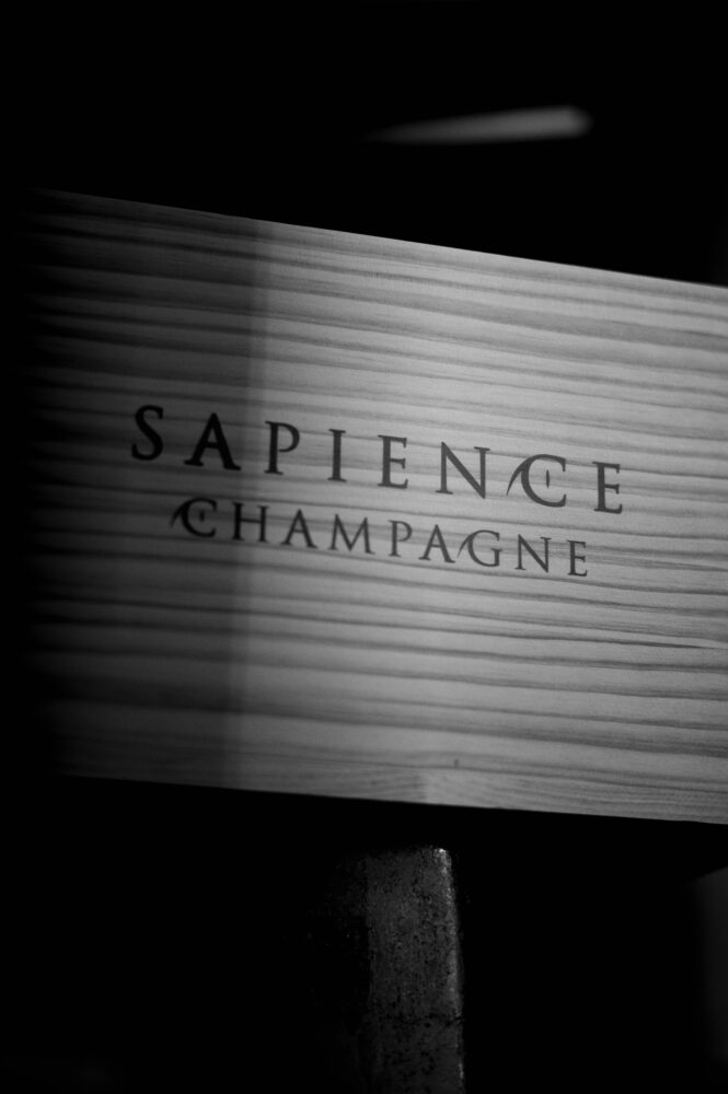 CHANPAGNE MARGUET（シャンパーニュ マルゲ）BRUT NATURE（ブリュット ナチゅール）SAPIENCE（サピエンス）SAPIENCE（サピエンス）PREMIER CRU（プルミエ・クリュ）OENOTEQUE（エノテーク）2010（2010 ヴィンテージ）CHANPAGNE  MARGUET（シャンパーニュ マルゲ）BRUT NATURE（ブリュット ナチゅール）SAPIENCE（サピエンス）PREMIER CRU（プルミエ・クリュ）2014（2014ヴィンテージ）CHANPAGNE MARGUET（シャンパーニュ マルゲ）BRUT NATURE（ブリュット ナチュール）AMBONNAY  ROSÉ（アンボネイ  ロゼ）GRAND CRU（グラン・クリュ）2018（2018 ヴィンテージ）CHANPAGNE MARGUET（シャンパーニュ マルゲ）BRUT NATURE（ブリュット ナチュール）BOUZY  ROSÉ（ブージィ  ロゼ）GRAND CRU（グラン・クリュ）2018（2018 ヴィンテージ）CHANPAGNE MARGUET（シャンパーニュ マルゲ）BRUT NATURE（ブリュット ナチュール）AMBONNAY （アンボネイ）GRAND CRU（グラン・クリュ）2018（2018 ヴィンテージ）CHANPAGNE MARGUET（シャンパーニュ マルゲ）BRUT NATURE（ブリュット ナチュール）BOUZY （ブージィ）GRAND CRU（グラン・クリュ）2018（2018 ヴィンテージ）CHANPAGNE MARGUET（シャンパーニュ マルゲ）BRUT NATURE（ブリュット ナチュール）VERZENAY（ヴェルズネイ）GRAND CRU（グラン・クリュ）2018（2018 ヴィンテージ）CHANPAGNE MARGUET（シャンパーニュ マルゲ）BRUT NATURE（ブリュット ナチュール）AVIZE（アヴィズ）GRAND CRU（グラン・クリュ）2018（2018 ヴィンテージ）CHANPAGNE MARGUET（シャンパーニュ マルゲ）BRUT NATURE（ブリュット ナチュール）LES CRAYÉRES（レ・クレイエール）GRAND CRU（グラン・クリュ）2018（2018 ヴィンテージ）CHANPAGNE MARGUET（シャンパーニュ マルゲ）BRUT NATURE（ブリュット ナチュール）LES BEURYS（レ・ブリー）GRAND CRU（グラン・クリュ）2018（2018 ヴィンテージ）CHANPAGNE MARGUET（シャンパーニュ マルゲ）BRUT NATURE（ブリュット ナチュール）LA GRANDE RUELLE（ラ・グランド・リュエル）GRAND CRU（グラン・クリュ）2018（2018 ヴィンテージ）CHANPAGNE MARGUET（シャンパーニュ マルゲ）BRUT NATURE（ブリュット ナチュール）LE PARC（ル・パルク）GRAND CRU（グラン・クリュ）2018（2018 ヴィンテージ）CHANPAGNE MARGUET（シャンパーニュ マルゲ）BRUT NATURE（ブリュット ナチュール）LES SAINTS RÉMYS（レ・サン・レミ）GRAND CRU（グラン・クリュ）2018（2018 ヴィンテージ）CHANPAGNE MARGUET（シャンパーニュ マルゲ）BRUT NATURE（ブリュット ナチュール）LES BERMONTS（レ・ベルモン）GRAND CRU（グラン・クリュ）2018（2018 ヴィンテージ）　CHAMPAGNE MARGUET（シャンパーニュ　マルゲ）BRUT NATURE  SHAMAN 18  GRAND CRU（ブリュット・ナチュール　シャーマン　グランクリュ　18ヴィンテージ）CHAMPAGNE MARGUET（シャンパーニュ　マルゲ）BRUT NATURE  SHAMAN 18　ROSE  GRAND CRU（ブリュット・ナチュール　シャーマン　ロゼ　グランクリュ　18ヴィンテージ）CHAMPAGNE MARGUET（シャンパーニュ　マルゲ）CÔTEAUX CHAMPENOIS -AMBONNAY CHARDONNAY  2015（コトー・シャンプノワ　シャルドネ　2015ヴィンテージ）CHAMPAGNE MARGUET（シャンパーニュ　マルゲ）CÔTEAUX CHAMPENOIS -AMBONNAY  PINOT NOIR  2015（コトー・シャンプノワ　ピノノワール　2015ヴィンテージ）
　　　　ＦＲＡＮＣＥ　ＣＨＡＭＰＡＧＮＥ　フランス　シャンパーニュ　RM　レコルタンマニピュラン　小規模生産者　アンボネイ村　モンターニュ・ド・ランス地区　
　　　　ブノワ・マルゲ　オーガニック　2004年にデュヴァル・ルロワ社でシェフ・ド・カーヴを務めていたエルヴェ・ジェスタンと出会う　サピエンス　共同作業
　　　　畑の要は馬　ブノワ独自のシャンパーニュ造り　100％自然発酵　長期間のシュールリー状態で熟成をさせます　全ての作業段階においてＳＯ２は極々微量
　　　　もしくは無添加　ドサージュはすべてのキュヴェでのエクストラブリュットの範囲を超える事はありません　輸入元　ラシーヌ　浅井亮　絶対的信頼関係
　　　　名古屋　特約流通　唯一無二　高級飲食店様　専用流通　拘り　独自　配送
CHAMPAGNE MARGUET（シャンパーニュ  マルゲ）SHAMAN  19  GRAND CRU（シャーマン  グラン・クリュ）（株）富屋酒店 かぶしきがいしゃ とみやさけてん カブシキガイシャ　トミヤサケテン TOMIYA SAKETEN 　愛知県名古屋市瑞穂区上坂町1-41-2　地酒屋　豊盃　HOUHAI ほうはい　ホーハイ　三浦酒造  MIURASHUZO日高見　ひたかみ　ヒタカミ HITAKAMI  平孝酒造　HIRAKOSHUZO 天の戸 アマノト　あまのと　AMANOTO　浅舞酒造 ASAMAISHUZO　飛露喜 HIROKISHUZOHONTEN　廣木酒造本店　HIROK　大那 DAINA　ダイナ　だいな　菊の里酒造　KIKUNOSATOSHUZO　旭興　KYOKUKO　きょくこう　キョクコウ　渡邉酒造　WATANABESHUZO　仙禽 SENKIN　せんきん　センキン（株）せんきん SENKIN鶴齢　カクレイ　かくれい KAKUREI　青木酒造　AOKISHUZO謙信 ケンシン　けんしん KENSHIN池田屋酒造 IKEDAYASHUZO 白岳仙 HAKUGAKUSEN　ハクガクセン　はくがくせん　安本酒造 YASUMOTOSHUZO 群馬泉 グンマイズミ　ぐんまいずみ 島岡酒造 SHIMAOKASHUZO  喜久醉 きくよい キクヨイKIKUYOI 青島酒造 AOSHIMASHUZO 長珍 ちょうちん　チョウチン長珍酒造CHOCHINSHUZO　みねたからみりん　峯寳 味醂　一子相伝 ミネタカラ　いっしそうでん　イッシソウデン　小笠原味醂 OGASAWARA MIRIN

瀧自慢　たきじまん　タキジマン　瀧自慢酒造　TAKIZIMANSHUZO　田光　TABIKA 早川酒造  HAYAKAWASHUZO　作　ZAKU ざく ザク 清水清三郎商店 SHIMIZUSEIZABUROSHOTEN  篠峯　櫛羅　しのみね　シノミネ　くじら　クジラ　千代酒造　CHIYOSHUZO　雑賀　さいか　サイカ　九重雑賀  KOKONOESAIKA　紀土　鶴梅　無量山　きっど　キッド　KID 　ツルウメ　つるうめ　TURUUME　ムリョウザン　むりょうざん　MURYOZAN　平和酒造　HEIWASHUZO　蒼空　そうくう　ソウクウ　SÔKÛ　藤岡酒造　HUJIOKASHUZO 　宝剣　HOUKEN  宝剣酒造　ほうけんしゅぞう　ホウケンシュゾウ　HOKENSHUZO　清酒竹鶴　小笹屋竹鶴　せいしゅたけつる　セイシュタケツル　おささやたけつる　オササヤタケツル　竹鶴酒造　TAKETURUSHUZO
石鎚　いしづち　イシヅチ　石鎚酒造　ISHIDUCHISHUZO　土佐しらぎく　とさしらぎく　トサシラギク　仙頭酒造場　せんとうしゅぞうじょう　SENDOSHUZOZYO　アルガブランカ　ARUGABURANKA勝沼醸造　KATUNUMAJÔZÔ　ドメーヌソガ　ソガ・ペール・エ・フィス SOGA PELE ET FIS　オブセワイナリー　OBUSEWINERY　ドメーヌタカヒコ　DOMAINE TAKAHIKO　クリサワブラン　KURISAWA BLANC　ナカザワワイナリー　NAKAZAWA WINERY　さつま寿　SATUMA KOTOBUKI 　尾込商店 OGOME SHOTEN  蔵の師魂 KURANOSHIKON  小正醸造　KOMASA ＪÔＺÔ　天狗櫻 TENGUSAKURA  白石酒蔵　SHIRAISHISHUZO  しま千両 SHIMASENRYO　高崎酒蔵  TAKASAKISHUZO  杜氏潤平　TOJIJUNPEI  小玉醸造  KODAMAJOZO  赤鹿毛　青鹿毛  AKAKAGE   AOKAGE　柳田酒蔵  YANAGIDASHUZO　舞香　MAIKA　泰明　TAIMEI　藤居醸造　HUZIIJÔＺÔ　池の露　特酎天草　IKENOTUYU  TOKUCHU  AMAKUSA　壱乃醸　飛乃流　朝日　ICHINOJO  HINORYU　ASAHI　朝日酒造　ASAHISHUZO　龍宮　RYUGU 富田酒造場　TOMITASHUZOJO　鳥飼 TORIKAI　鳥飼酒造　TORIKAISHUZO　極楽 GOIKURAKU　林酒造場 HAYASHISHUZOJO　屋久の島大自然林　酔麦香　YAKUNOSHIMA DAISHIZENRIN SUIBASKUKA　本坊酒造　HONBOSHUZO
金峰　金峰荒蘆過  KINPO　KINPOARAROKA　宇都酒造　UTOSHUZO　北谷長老　CHYATANCHÔＲÔ　北谷酒造　CHYATANSHUZO　山原くいな　YAMBARUKUINA　やんばる酒造　YAMBARUSHUZO　2024年春オープン予定 いいねタウン瑞穂 iiNE マルシェ内　グランクレア瑞穂 いいねタウン瑞穂  愛知県名古屋市瑞穂区宝田町四丁目2番、3番2　春敲町三丁目23番1（地番） 魚太郎　UOTARO MIZUHO うおたろう　ウオタロウ　なごやみずほてん　ナゴヤミズホテン　 名古屋瑞穂店  車で1分　徒歩5分　丸明 瑞穂店  MARUAKI MIZUHO　マルアキ ミズホテン　まるあき みずほてん　 徒歩10分　車3分　焼肉 美奈登  ヤキニクミナト　やきにくみなと YAKINIKU MINATO 車で2分　徒歩10分  どての品川　DOTENO SHINAGAWA　ドテノシナガワ　どてのしながわ　車で30秒　徒歩1分昇福亭　SHOHUKUTEI しょうふくてい　ショウフクテイ 街中華　マニア　大盛り　個性派  車で5分　徒歩15分  名店 近くにたくさんあり　堀田バンザイ　牛巻バンザイ　名古屋のへそ


