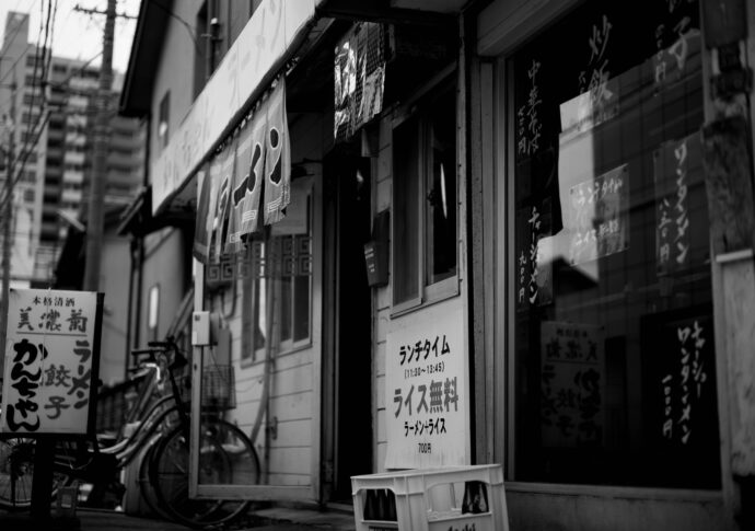 かんちゃんラーメン かんちゃんらーめん KANCHANRAMEN 愛知県一宮市大江3-1-8 尾張一宮  中華そば
（株）富屋酒店 かぶしきがいしゃ とみやさけてん カブシキガイシャ　トミヤサケテン TOMIYA SAKETEN 　愛知県名古屋市瑞穂区上坂町1-41-2　地酒屋　豊盃　HOUHAI ほうはい　ホーハイ　三浦酒造  MIURASHUZO日高見　ひたかみ　ヒタカミ HITAKAMI  平孝酒造　HIRAKOSHUZO 天の戸 アマノト　あまのと　AMANOTO　浅舞酒造 ASAMAISHUZO　飛露喜 HIROKISHUZOHONTEN　廣木酒造本店　HIROK　大那 DAINA　ダイナ　だいな　菊の里酒造　KIKUNOSATOSHUZO　旭興　KYOKUKO　きょくこう　キョクコウ　渡邉酒造　WATANABESHUZO　仙禽 SENKIN　せんきん　センキン（株）せんきん SENKIN鶴齢　カクレイ　かくれい KAKUREI　青木酒造　AOKISHUZO謙信 ケンシン　けんしん KENSHIN池田屋酒造 IKEDAYASHUZO 白岳仙 HAKUGAKUSEN　ハクガクセン　はくがくせん　安本酒造 YASUMOTOSHUZO 群馬泉 グンマイズミ　ぐんまいずみ 島岡酒造 SHIMAOKASHUZO  喜久醉 きくよい キクヨイKIKUYOI 青島酒造 AOSHIMASHUZO 長珍 ちょうちん　チョウチン長珍酒造CHOCHINSHUZO　みねたからみりん　峯寳 味醂　一子相伝 ミネタカラ　いっしそうでん　イッシソウデン　小笠原味醂 OGASAWARA MIRIN

瀧自慢　たきじまん　タキジマン　瀧自慢酒造　TAKIZIMANSHUZO　田光　TABIKA 早川酒造  HAYAKAWASHUZO　作　ZAKU ざく ザク 清水清三郎商店 SHIMIZUSEIZABUROSHOTEN  篠峯　櫛羅　しのみね　シノミネ　くじら　クジラ　千代酒造　CHIYOSHUZO　雑賀　さいか　サイカ　九重雑賀  KOKONOESAIKA　紀土　鶴梅　無量山　きっど　キッド　KID 　ツルウメ　つるうめ　TURUUME　ムリョウザン　むりょうざん　MURYOZAN　平和酒造　HEIWASHUZO　蒼空　そうくう　ソウクウ　SÔKÛ　藤岡酒造　HUJIOKASHUZO 　宝剣　HOUKEN  宝剣酒造　ほうけんしゅぞう　ホウケンシュゾウ　HOKENSHUZO　清酒竹鶴　小笹屋竹鶴　せいしゅたけつる　セイシュタケツル　おささやたけつる　オササヤタケツル　竹鶴酒造　TAKETURUSHUZO
石鎚　いしづち　イシヅチ　石鎚酒造　ISHIDUCHISHUZO　土佐しらぎく　とさしらぎく　トサシラギク　仙頭酒造場　せんとうしゅぞうじょう　SENDOSHUZOZYO　アルガブランカ　ARUGABURANKA勝沼醸造　KATUNUMAJÔZÔ　ドメーヌソガ　ソガ・ペール・エ・フィス SOGA PELE ET FIS　オブセワイナリー　OBUSEWINERY　ドメーヌタカヒコ　DOMAINE TAKAHIKO　クリサワブラン　KURISAWA BLANC　ナカザワワイナリー　NAKAZAWA WINERY　さつま寿　SATUMA KOTOBUKI 　尾込商店 OGOME SHOTEN  蔵の師魂 KURANOSHIKON  小正醸造　KOMASA ＪÔＺÔ　天狗櫻 TENGUSAKURA  白石酒蔵　SHIRAISHISHUZO  しま千両 SHIMASENRYO　高崎酒蔵  TAKASAKISHUZO  杜氏潤平　TOJIJUNPEI  小玉醸造  KODAMAJOZO  赤鹿毛　青鹿毛  AKAKAGE   AOKAGE　柳田酒蔵  YANAGIDASHUZO　舞香　MAIKA　泰明　TAIMEI　藤居醸造　HUZIIJÔＺÔ　池の露　特酎天草　IKENOTUYU  TOKUCHU  AMAKUSA　壱乃醸　飛乃流　朝日　ICHINOJO  HINORYU　ASAHI　朝日酒造　ASAHISHUZO　龍宮　RYUGU 富田酒造場　TOMITASHUZOJO　鳥飼 TORIKAI　鳥飼酒造　TORIKAISHUZO　極楽 GOIKURAKU　林酒造場 HAYASHISHUZOJO　屋久の島大自然林　酔麦香　YAKUNOSHIMA DAISHIZENRIN SUIBASKUKA　本坊酒造　HONBOSHUZO
金峰　金峰荒蘆過  KINPO　KINPOARAROKA　宇都酒造　UTOSHUZO　北谷長老　CHYATANCHÔＲÔ　北谷酒造　CHYATANSHUZO　山原くいな　YAMBARUKUINA　やんばる酒造　YAMBARUSHUZO　2024年春オープン予定 いいねタウン瑞穂 iiNE マルシェ内　グランクレア瑞穂 いいねタウン瑞穂  愛知県名古屋市瑞穂区宝田町四丁目2番、3番2　春敲町三丁目23番1（地番） 魚太郎　UOTARO MIZUHO うおたろう　ウオタロウ　なごやみずほてん　ナゴヤミズホテン　 名古屋瑞穂店  車で1分　徒歩5分　丸明 瑞穂店  MARUAKI MIZUHO　マルアキ ミズホテン　まるあき みずほてん　 徒歩10分　車3分　焼肉 美奈登  ヤキニクミナト　やきにくみなと YAKINIKU MINATO 車で2分　徒歩10分  どての品川　DOTENO SHINAGAWA　ドテノシナガワ　どてのしながわ　車で30秒　徒歩1分昇福亭　SHOHUKUTEI しょうふくてい　ショウフクテイ 街中華　マニア　大盛り　個性派  車で5分　徒歩15分  名店 近くにたくさんあり　堀田バンザイ　牛巻バンザイ　名古屋のへそ
