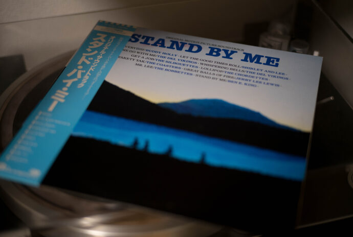 STAND BY ME スタンド バイ ミー すたんど ばい みー SOUND TRACK サウンド トラック さうんど とらっく 1986年7月発売 青春 永久定番 夏 SUMMER  親友  映画 MOVIE   リバー フェニックス スティーブン キング
（株）富屋酒店 かぶしきがいしゃ とみやさけてん カブシキガイシャ　トミヤサケテン TOMIYA SAKETEN 　愛知県名古屋市瑞穂区上坂町1-41-2　地酒屋　豊盃　HOUHAI ほうはい　ホーハイ　三浦酒造  MIURASHUZO日高見　ひたかみ　ヒタカミ HITAKAMI  平孝酒造　HIRAKOSHUZO 天の戸 アマノト　あまのと　AMANOTO　浅舞酒造 ASAMAISHUZO　飛露喜 HIROKISHUZOHONTEN　廣木酒造本店　HIROK　大那 DAINA　ダイナ　だいな　菊の里酒造　KIKUNOSATOSHUZO　旭興　KYOKUKO　きょくこう　キョクコウ　渡邉酒造　WATANABESHUZO　仙禽 SENKIN　せんきん　センキン（株）せんきん SENKIN鶴齢　カクレイ　かくれい KAKUREI　青木酒造　AOKISHUZO謙信 ケンシン　けんしん KENSHIN池田屋酒造 IKEDAYASHUZO 白岳仙 HAKUGAKUSEN　ハクガクセン　はくがくせん　安本酒造 YASUMOTOSHUZO 群馬泉 グンマイズミ　ぐんまいずみ 島岡酒造 SHIMAOKASHUZO  喜久醉 きくよい キクヨイKIKUYOI 青島酒造 AOSHIMASHUZO 長珍 ちょうちん　チョウチン長珍酒造CHOCHINSHUZO　みねたからみりん　峯寳 味醂　一子相伝 ミネタカラ　いっしそうでん　イッシソウデン　小笠原味醂 OGASAWARA MIRIN

瀧自慢　たきじまん　タキジマン　瀧自慢酒造　TAKIZIMANSHUZO　田光　TABIKA 早川酒造  HAYAKAWASHUZO　作　ZAKU ざく ザク 清水清三郎商店 SHIMIZUSEIZABUROSHOTEN  篠峯　櫛羅　しのみね　シノミネ　くじら　クジラ　千代酒造　CHIYOSHUZO　雑賀　さいか　サイカ　九重雑賀  KOKONOESAIKA　紀土　鶴梅　無量山　きっど　キッド　KID 　ツルウメ　つるうめ　TURUUME　ムリョウザン　むりょうざん　MURYOZAN　平和酒造　HEIWASHUZO　蒼空　そうくう　ソウクウ　SÔKÛ　藤岡酒造　HUJIOKASHUZO 　宝剣　HOUKEN  宝剣酒造　ほうけんしゅぞう　ホウケンシュゾウ　HOKENSHUZO　清酒竹鶴　小笹屋竹鶴　せいしゅたけつる　セイシュタケツル　おささやたけつる　オササヤタケツル　竹鶴酒造　TAKETURUSHUZO
石鎚　いしづち　イシヅチ　石鎚酒造　ISHIDUCHISHUZO　土佐しらぎく　とさしらぎく　トサシラギク　仙頭酒造場　せんとうしゅぞうじょう　SENDOSHUZOZYO　アルガブランカ　ARUGABURANKA勝沼醸造　KATUNUMAJÔZÔ　ドメーヌソガ　ソガ・ペール・エ・フィス SOGA PELE ET FIS　オブセワイナリー　OBUSEWINERY　ドメーヌタカヒコ　DOMAINE TAKAHIKO　クリサワブラン　KURISAWA BLANC　ナカザワワイナリー　NAKAZAWA WINERY　さつま寿　SATUMA KOTOBUKI 　尾込商店 OGOME SHOTEN  蔵の師魂 KURANOSHIKON  小正醸造　KOMASA ＪÔＺÔ　天狗櫻 TENGUSAKURA  白石酒蔵　SHIRAISHISHUZO  しま千両 SHIMASENRYO　高崎酒蔵  TAKASAKISHUZO  杜氏潤平　TOJIJUNPEI  小玉醸造  KODAMAJOZO  赤鹿毛　青鹿毛  AKAKAGE   AOKAGE　柳田酒蔵  YANAGIDASHUZO　舞香　MAIKA　泰明　TAIMEI　藤居醸造　HUZIIJÔＺÔ　池の露　特酎天草　IKENOTUYU  TOKUCHU  AMAKUSA　壱乃醸　飛乃流　朝日　ICHINOJO  HINORYU　ASAHI　朝日酒造　ASAHISHUZO　龍宮　RYUGU 富田酒造場　TOMITASHUZOJO　鳥飼 TORIKAI　鳥飼酒造　TORIKAISHUZO　極楽 GOIKURAKU　林酒造場 HAYASHISHUZOJO　屋久の島大自然林　酔麦香　YAKUNOSHIMA DAISHIZENRIN SUIBASKUKA　本坊酒造　HONBOSHUZO
金峰　金峰荒蘆過  KINPO　KINPOARAROKA　宇都酒造　UTOSHUZO　北谷長老　CHYATANCHÔＲÔ　北谷酒造　CHYATANSHUZO　山原くいな　YAMBARUKUINA　やんばる酒造　YAMBARUSHUZO　2024年春オープン予定 いいねタウン瑞穂 iiNE マルシェ内　グランクレア瑞穂 いいねタウン瑞穂  愛知県名古屋市瑞穂区宝田町四丁目2番、3番2　春敲町三丁目23番1（地番） 魚太郎　UOTARO MIZUHO うおたろう　ウオタロウ　なごやみずほてん　ナゴヤミズホテン　 名古屋瑞穂店  車で1分　徒歩5分　丸明 瑞穂店  MARUAKI MIZUHO　マルアキ ミズホテン　まるあき みずほてん　 徒歩10分　車3分　焼肉 美奈登  ヤキニクミナト　やきにくみなと YAKINIKU MINATO 車で2分　徒歩10分  どての品川　DOTENO SHINAGAWA　ドテノシナガワ　どてのしながわ　車で30秒　徒歩1分昇福亭　SHOHUKUTEI しょうふくてい　ショウフクテイ 街中華　マニア　大盛り　個性派  車で5分　徒歩15分  名店 近くにたくさんあり　堀田バンザイ　牛巻バンザイ　名古屋のへそ


