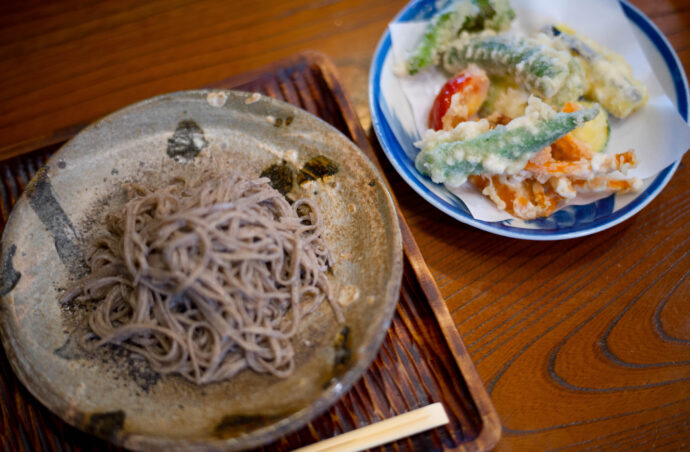 そばきり 萬屋町 助六 SOBAKIRI YOROZUYACHO SUKEROKU ソバキリ ヨロズヤチョウ スケロク 夏野菜 天ざる ごぼ天おろし そば 激旨し 大人の蕎麦  季節のお皿  岐阜県関市本町8-27
（株）富屋酒店 かぶしきがいしゃ とみやさけてん カブシキガイシャ　トミヤサケテン TOMIYA SAKETEN 　愛知県名古屋市瑞穂区上坂町1-41-2　地酒屋　豊盃　HOUHAI ほうはい　ホーハイ　三浦酒造  MIURASHUZO日高見　ひたかみ　ヒタカミ HITAKAMI  平孝酒造　HIRAKOSHUZO 天の戸 アマノト　あまのと　AMANOTO　浅舞酒造ASAMAISHUZO　飛露喜 HIROKISHUZOHONTEN　廣木酒造本店　HIROK　大那 DAINA　ダイナ　だいな　菊の里酒造　KIKUNOSATOSHUZO　旭興　KYOKUKO　きょくこう　キョクコウ　渡邉酒造　WATANABESHUZO　仙禽 SENKIN　せんきん　センキン（株）せんきん SENKIN鶴齢　カクレイ　かくれい KAKUREI　青木酒造　AOKISHUZO謙信 ケンシン　けんしん KENSHIN池田屋酒造 IKEDAYASHUZO 白岳仙 HAKUGAKUSEN　ハクガクセン　はくがくせん　安本酒造 YASUMOTOSHUZO 群馬泉 グンマイズミ　ぐんまいずみ 島岡酒造 SHIMAOKASHUZO  喜久醉 きくよい キクヨイKIKUYOI 青島酒造 AOSHIMASHUZO 長珍 ちょうちん　チョウチン長珍酒造CHOCHINSHUZO　みねたからみりん　峯寳 味醂　一子相伝 ミネタカラ　いっしそうでん　イッシソウデン　小笠原味醂 OGASAWARA MIRIN

瀧自慢　たきじまん　タキジマン　瀧自慢酒造　TAKIZIMANSHUZO　田光　TABIKA 早川酒造  HAYAKAWASHUZO　作　ZAKU ざく ザク 清水清三郎商店 SHIMIZUSEIZABUROSHOTEN  篠峯　櫛羅　しのみね　シノミネ　くじら　クジラ　千代酒造　CHIYOSHUZO　雑賀　さいか　サイカ　九重雑賀  KOKONOESAIKA　紀土　鶴梅　無量山　きっど　キッド　KID 　ツルウメ　つるうめ　TURUUME　ムリョウザン　むりょうざん　MURYOZAN　平和酒造　HEIWASHUZO　蒼空　そうくう　ソウクウ　SÔKÛ　藤岡酒造　HUJIOKASHUZO 　宝剣　HOUKEN  宝剣酒造　ほうけんしゅぞう　ホウケンシュゾウ　HOKENSHUZO　清酒竹鶴　小笹屋竹鶴　せいしゅたけつる　セイシュタケツル　おささやたけつる　オササヤタケツル　竹鶴酒造　TAKETURUSHUZO
石鎚　いしづち　イシヅチ　石鎚酒造　ISHIDUCHISHUZO　土佐しらぎく　とさしらぎく　トサシラギク　仙頭酒造場　せんとうしゅぞうじょう　SENDOSHUZOZYO
　
 ブルゴーニュワイン　BOURGOGNE  ボルドーワイン　BORDEAUXカリフォルニアワイン CALIFORNIA  シャンパーニュ  SHAMPAGNEアルザスワイン ALSACE ドイツワイン WEIN GERMAN WINE 専門店　ライカM11　ズミルックス50　レンズ　代表　上田豊二　　きき酒師　焼酎アドバイザー　シャンパーニュシュヴァリエ　堀田駅より徒歩10分　熱田神宮駅より徒歩10分
市バス　牛巻より徒歩３分　地下鉄堀田駅より徒歩１５分　名古屋高速堀田出口より車で２分　牛巻交差点より徒歩５分　レトロ街並み　瓦屋根　裏道　大通りより二本入る　CLASSIC CARクラッシックカー CLASSIC BIKE　クラッシックバイク INTERIA　インテリア　　FASHION　ファッション　MUSIC　音楽　LOVE　SAKE SHOP　酒屋
センス　クリエイト　おたく　　MANIAマニア MOVIE　映画　CINEMA シネマ　2024年春オープン予定 いいねタウン瑞穂 iiNE マルシェ内　グランクレア瑞穂 いいねタウン瑞穂  愛知県名古屋市瑞穂区宝田町四丁目2番、3番2　春敲町三丁目23番1（地番） 魚太郎　UOTARO MIZUHO うおたろう　ウオタロウ　なごやみずほてん　ナゴヤミズホテン　 名古屋瑞穂店  車で1分　徒歩5分　丸明 瑞穂店  MARUAKI MIZUHO　マルアキ ミズホテン　まるあき みずほてん　 徒歩10分　車3分　焼肉 美奈登  ヤキニクミナト　やきにくみなと YAKINIKU MINATO 車で2分　徒歩10分  どての品川　DOTENO SHINAGAWA　ドテノシナガワ　どてのしながわ　車で30秒　徒歩1分昇福亭　SHOHUKUTEI しょうふくてい　ショウフクテイ 街中華　マニア　大盛り　個性派  車で5分　徒歩15分  名店 近くにたくさんあり　堀田バンザイ　牛巻バンザイ　名古屋のへそ

