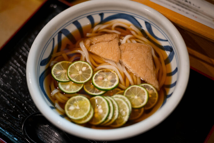 テウチウドンカトウ　てうちうどんかとう　手打ちうどん かとう 愛知県名古屋市中村区太閤通3-26 うどん 天ぷら おでん 最高 旨し 人気店 行列 ミシュラン ビブグルマン  加藤くん 西原くん　名コンビ
（株）富屋酒店 かぶしきがいしゃ とみやさけてん カブシキガイシャ　トミヤサケテン TOMIYA SAKETEN 　愛知県名古屋市瑞穂区上坂町1-41-2　地酒屋　豊盃　HOUHAI ほうはい　ホーハイ　三浦酒造  MIURASHUZO日高見　ひたかみ　ヒタカミ HITAKAMI  平孝酒造　HIRAKOSHUZO 天の戸 アマノト　あまのと　AMANOTO　浅舞酒造ASAMAISHUZO　飛露喜 HIROKISHUZOHONTEN　廣木酒造本店　HIROK　大那 DAINA　ダイナ　だいな　菊の里酒造　KIKUNOSATOSHUZO　旭興　KYOKUKO　きょくこう　キョクコウ　渡邉酒造　WATANABESHUZO　仙禽 SENKIN　せんきん　センキン（株）せんきん SENKIN鶴齢　カクレイ　かくれい KAKUREI　青木酒造　AOKISHUZO謙信 ケンシン　けんしん KENSHIN池田屋酒造 IKEDAYASHUZO 白岳仙 HAKUGAKUSEN　ハクガクセン　はくがくせん　安本酒造 YASUMOTOSHUZO 群馬泉 グンマイズミ　ぐんまいずみ 島岡酒造 SHIMAOKASHUZO  喜久醉 きくよい キクヨイKIKUYOI 青島酒造 AOSHIMASHUZO 長珍 ちょうちん　チョウチン長珍酒造CHOCHINSHUZO　みねたからみりん　峯寳 味醂　一子相伝 ミネタカラ　いっしそうでん　イッシソウデン　小笠原味醂 OGASAWARA MIRIN

瀧自慢　たきじまん　タキジマン　瀧自慢酒造　TAKIZIMANSHUZO　田光　TABIKA 早川酒造  HAYAKAWASHUZO　作　ZAKU ざく ザク 清水清三郎商店 SHIMIZUSEIZABUROSHOTEN  篠峯　櫛羅　しのみね　シノミネ　くじら　クジラ　千代酒造　CHIYOSHUZO　雑賀　さいか　サイカ　九重雑賀  KOKONOESAIKA　紀土　鶴梅　無量山　きっど　キッド　KID 　ツルウメ　つるうめ　TURUUME　ムリョウザン　むりょうざん　MURYOZAN　平和酒造　HEIWASHUZO　蒼空　そうくう　ソウクウ　SÔKÛ　藤岡酒造　HUJIOKASHUZO 　宝剣　HOUKEN  宝剣酒造　ほうけんしゅぞう　ホウケンシュゾウ　HOKENSHUZO　清酒竹鶴　小笹屋竹鶴　せいしゅたけつる　セイシュタケツル　おささやたけつる　オササヤタケツル　竹鶴酒造　TAKETURUSHUZO
石鎚　いしづち　イシヅチ　石鎚酒造　ISHIDUCHISHUZO　土佐しらぎく　とさしらぎく　トサシラギク　仙頭酒造場　せんとうしゅぞうじょう　SENDOSHUZOZYO
　
 ブルゴーニュワイン　BOURGOGNE  ボルドーワイン　BORDEAUXカリフォルニアワイン CALIFORNIA  シャンパーニュ  SHAMPAGNEアルザスワイン ALSACE ドイツワイン WEIN GERMAN WINE 専門店　ライカM11　ズミルックス50　レンズ　代表　上田豊二　　きき酒師　焼酎アドバイザー　シャンパーニュシュヴァリエ　堀田駅より徒歩10分　熱田神宮駅より徒歩10分
市バス　牛巻より徒歩３分　地下鉄堀田駅より徒歩１５分　名古屋高速堀田出口より車で２分　牛巻交差点より徒歩５分　レトロ街並み　瓦屋根　裏道　大通りより二本入る　CLASSIC CARクラッシックカー CLASSIC BIKE　クラッシックバイク INTERIA　インテリア　　FASHION　ファッション　MUSIC　音楽　LOVE　SAKE SHOP　酒屋
センス　クリエイト　おたく　　MANIAマニア MOVIE　映画　CINEMA シネマ　2024年春オープン予定 いいねタウン瑞穂 iiNE マルシェ内　グランクレア瑞穂 いいねタウン瑞穂  愛知県名古屋市瑞穂区宝田町四丁目2番、3番2　春敲町三丁目23番1（地番） 魚太郎　UOTARO MIZUHO うおたろう　ウオタロウ　なごやみずほてん　ナゴヤミズホテン　 名古屋瑞穂店  車で1分　徒歩5分　丸明 瑞穂店  MARUAKI MIZUHO　マルアキ ミズホテン　まるあき みずほてん　 徒歩10分　車3分　焼肉 美奈登  ヤキニクミナト　やきにくみなと YAKINIKU MINATO 車で2分　徒歩10分  どての品川　DOTENO SHINAGAWA　ドテノシナガワ　どてのしながわ　車で30秒　徒歩1分昇福亭　SHOHUKUTEI しょうふくてい　ショウフクテイ 街中華　マニア　大盛り　個性派  車で5分　徒歩15分  名店 近くにたくさんあり　堀田バンザイ　牛巻バンザイ　名古屋のへそ


