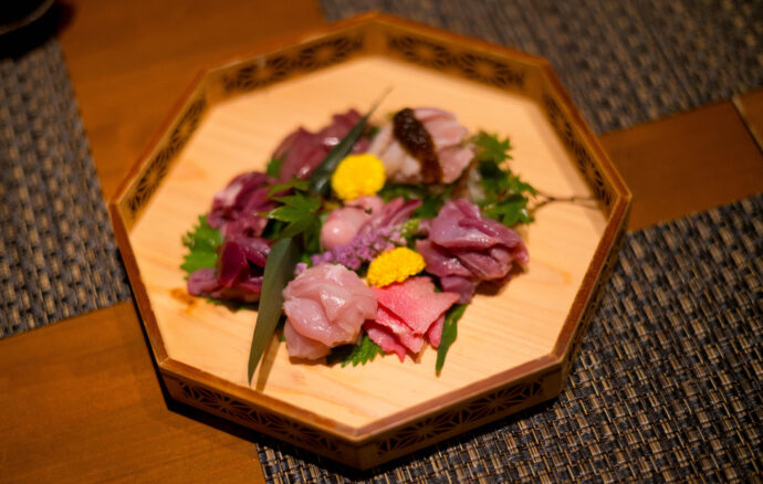 鉄板鶏舎tori to tamago  てっぱんけいしゃ とりとたまご テッパンケイシャ トリトタマゴ 本山 鳥料理  焼き鳥 愛知県名古屋市千種区楠元町2-65-5  幻の「土佐ジロー」が名古屋で唯一食べられるお店
（株）富屋酒店 かぶしきがいしゃ とみやさけてん カブシキガイシャ　トミヤサケテン TOMIYA SAKETEN 　愛知県名古屋市瑞穂区上坂町1-41-2　地酒屋　豊盃　HOUHAI ほうはい　ホーハイ　三浦酒造  MIURASHUZO日高見　ひたかみ　ヒタカミ HITAKAMI  平孝酒造　HIRAKOSHUZO 天の戸 アマノト　あまのと　AMANOTO　浅舞酒造ASAMAISHUZO　飛露喜 HIROKISHUZOHONTEN　廣木酒造本店　HIROK　大那 DAINA　ダイナ　だいな　菊の里酒造　KIKUNOSATOSHUZO　旭興　KYOKUKO　きょくこう　キョクコウ　渡邉酒造　WATANABESHUZO　仙禽 SENKIN　せんきん　センキン（株）せんきん SENKIN鶴齢　カクレイ　かくれい KAKUREI　青木酒造　AOKISHUZO謙信 ケンシン　けんしん KENSHIN池田屋酒造 IKEDAYASHUZO 白岳仙 HAKUGAKUSEN　ハクガクセン　はくがくせん　安本酒造 YASUMOTOSHUZO 群馬泉 グンマイズミ　ぐんまいずみ 島岡酒造 SHIMAOKASHUZO  喜久醉 きくよい キクヨイKIKUYOI 青島酒造 AOSHIMASHUZO 長珍 ちょうちん　チョウチン長珍酒造CHOCHINSHUZO　みねたからみりん　峯寳 味醂　一子相伝 ミネタカラ　いっしそうでん　イッシソウデン　小笠原味醂 OGASAWARA MIRIN

瀧自慢　たきじまん　タキジマン　瀧自慢酒造　TAKIZIMANSHUZO　田光　TABIKA 早川酒造  HAYAKAWASHUZO　作　ZAKU ざく ザク 清水清三郎商店 SHIMIZUSEIZABUROSHOTEN  篠峯　櫛羅　しのみね　シノミネ　くじら　クジラ　千代酒造　CHIYOSHUZO　雑賀　さいか　サイカ　九重雑賀  KOKONOESAIKA　紀土　鶴梅　無量山　きっど　キッド　KID 　ツルウメ　つるうめ　TURUUME　ムリョウザン　むりょうざん　MURYOZAN　平和酒造　HEIWASHUZO　蒼空　そうくう　ソウクウ　SÔKÛ　藤岡酒造　HUJIOKASHUZO 　宝剣　HOUKEN  宝剣酒造　ほうけんしゅぞう　ホウケンシュゾウ　HOKENSHUZO　清酒竹鶴　小笹屋竹鶴　せいしゅたけつる　セイシュタケツル　おささやたけつる　オササヤタケツル　竹鶴酒造　TAKETURUSHUZO
石鎚　いしづち　イシヅチ　石鎚酒造　ISHIDUCHISHUZO　土佐しらぎく　とさしらぎく　トサシラギク　仙頭酒造場　せんとうしゅぞうじょう　SENDOSHUZOZYO
　
 ブルゴーニュワイン　BOURGOGNE  ボルドーワイン　BORDEAUXカリフォルニアワイン CALIFORNIA  シャンパーニュ  SHAMPAGNEアルザスワイン ALSACE ドイツワイン WEIN GERMAN WINE 専門店　ライカM11　ズミルックス50　レンズ　代表　上田豊二　　きき酒師　焼酎アドバイザー　シャンパーニュシュヴァリエ　堀田駅より徒歩10分　熱田神宮駅より徒歩10分
市バス　牛巻より徒歩３分　地下鉄堀田駅より徒歩１５分　名古屋高速堀田出口より車で２分　牛巻交差点より徒歩５分　レトロ街並み　瓦屋根　裏道　大通りより二本入る　CLASSIC CARクラッシックカー CLASSIC BIKE　クラッシックバイク INTERIA　インテリア　　FASHION　ファッション　MUSIC　音楽　LOVE　SAKE SHOP　酒屋
センス　クリエイト　おたく　　MANIAマニア MOVIE　映画　CINEMA シネマ　2024年春オープン予定 いいねタウン瑞穂 iiNE マルシェ内　グランクレア瑞穂 いいねタウン瑞穂  愛知県名古屋市瑞穂区宝田町四丁目2番、3番2　春敲町三丁目23番1（地番） 魚太郎　UOTARO MIZUHO うおたろう　ウオタロウ　なごやみずほてん　ナゴヤミズホテン　 名古屋瑞穂店  車で1分　徒歩5分　丸明 瑞穂店  MARUAKI MIZUHO　マルアキ ミズホテン　まるあき みずほてん　 徒歩10分　車3分　焼肉 美奈登  ヤキニクミナト　やきにくみなと YAKINIKU MINATO 車で2分　徒歩10分  どての品川　DOTENO SHINAGAWA　ドテノシナガワ　どてのしながわ　車で30秒　徒歩1分昇福亭　SHOHUKUTEI しょうふくてい　ショウフクテイ 街中華　マニア　大盛り　個性派  車で5分　徒歩15分  名店 近くにたくさんあり　堀田バンザイ　牛巻バンザイ　名古屋のへそ



