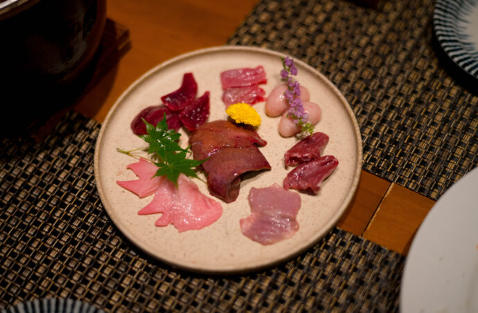 鉄板鶏舎tori to tamago  てっぱんけいしゃ とりとたまご テッパンケイシャ トリトタマゴ 本山 鳥料理  焼き鳥 愛知県名古屋市千種区楠元町2-65-5  幻の「土佐ジロー」が名古屋で唯一食べられるお店
（株）富屋酒店 かぶしきがいしゃ とみやさけてん カブシキガイシャ　トミヤサケテン TOMIYA SAKETEN 　愛知県名古屋市瑞穂区上坂町1-41-2　地酒屋　豊盃　HOUHAI ほうはい　ホーハイ　三浦酒造  MIURASHUZO日高見　ひたかみ　ヒタカミ HITAKAMI  平孝酒造　HIRAKOSHUZO 天の戸 アマノト　あまのと　AMANOTO　浅舞酒造ASAMAISHUZO　飛露喜 HIROKISHUZOHONTEN　廣木酒造本店　HIROK　大那 DAINA　ダイナ　だいな　菊の里酒造　KIKUNOSATOSHUZO　旭興　KYOKUKO　きょくこう　キョクコウ　渡邉酒造　WATANABESHUZO　仙禽 SENKIN　せんきん　センキン（株）せんきん SENKIN鶴齢　カクレイ　かくれい KAKUREI　青木酒造　AOKISHUZO謙信 ケンシン　けんしん KENSHIN池田屋酒造 IKEDAYASHUZO 白岳仙 HAKUGAKUSEN　ハクガクセン　はくがくせん　安本酒造 YASUMOTOSHUZO 群馬泉 グンマイズミ　ぐんまいずみ 島岡酒造 SHIMAOKASHUZO  喜久醉 きくよい キクヨイKIKUYOI 青島酒造 AOSHIMASHUZO 長珍 ちょうちん　チョウチン長珍酒造CHOCHINSHUZO　みねたからみりん　峯寳 味醂　一子相伝 ミネタカラ　いっしそうでん　イッシソウデン　小笠原味醂 OGASAWARA MIRIN

瀧自慢　たきじまん　タキジマン　瀧自慢酒造　TAKIZIMANSHUZO　田光　TABIKA 早川酒造  HAYAKAWASHUZO　作　ZAKU ざく ザク 清水清三郎商店 SHIMIZUSEIZABUROSHOTEN  篠峯　櫛羅　しのみね　シノミネ　くじら　クジラ　千代酒造　CHIYOSHUZO　雑賀　さいか　サイカ　九重雑賀  KOKONOESAIKA　紀土　鶴梅　無量山　きっど　キッド　KID 　ツルウメ　つるうめ　TURUUME　ムリョウザン　むりょうざん　MURYOZAN　平和酒造　HEIWASHUZO　蒼空　そうくう　ソウクウ　SÔKÛ　藤岡酒造　HUJIOKASHUZO 　宝剣　HOUKEN  宝剣酒造　ほうけんしゅぞう　ホウケンシュゾウ　HOKENSHUZO　清酒竹鶴　小笹屋竹鶴　せいしゅたけつる　セイシュタケツル　おささやたけつる　オササヤタケツル　竹鶴酒造　TAKETURUSHUZO
石鎚　いしづち　イシヅチ　石鎚酒造　ISHIDUCHISHUZO　土佐しらぎく　とさしらぎく　トサシラギク　仙頭酒造場　せんとうしゅぞうじょう　SENDOSHUZOZYO
　
 ブルゴーニュワイン　BOURGOGNE  ボルドーワイン　BORDEAUXカリフォルニアワイン CALIFORNIA  シャンパーニュ  SHAMPAGNEアルザスワイン ALSACE ドイツワイン WEIN GERMAN WINE 専門店　ライカM11　ズミルックス50　レンズ　代表　上田豊二　　きき酒師　焼酎アドバイザー　シャンパーニュシュヴァリエ　堀田駅より徒歩10分　熱田神宮駅より徒歩10分
市バス　牛巻より徒歩３分　地下鉄堀田駅より徒歩１５分　名古屋高速堀田出口より車で２分　牛巻交差点より徒歩５分　レトロ街並み　瓦屋根　裏道　大通りより二本入る　CLASSIC CARクラッシックカー CLASSIC BIKE　クラッシックバイク INTERIA　インテリア　　FASHION　ファッション　MUSIC　音楽　LOVE　SAKE SHOP　酒屋
センス　クリエイト　おたく　　MANIAマニア MOVIE　映画　CINEMA シネマ　2024年春オープン予定 いいねタウン瑞穂 iiNE マルシェ内　グランクレア瑞穂 いいねタウン瑞穂  愛知県名古屋市瑞穂区宝田町四丁目2番、3番2　春敲町三丁目23番1（地番） 魚太郎　UOTARO MIZUHO うおたろう　ウオタロウ　なごやみずほてん　ナゴヤミズホテン　 名古屋瑞穂店  車で1分　徒歩5分　丸明 瑞穂店  MARUAKI MIZUHO　マルアキ ミズホテン　まるあき みずほてん　 徒歩10分　車3分　焼肉 美奈登  ヤキニクミナト　やきにくみなと YAKINIKU MINATO 車で2分　徒歩10分  どての品川　DOTENO SHINAGAWA　ドテノシナガワ　どてのしながわ　車で30秒　徒歩1分昇福亭　SHOHUKUTEI しょうふくてい　ショウフクテイ 街中華　マニア　大盛り　個性派  車で5分　徒歩15分  名店 近くにたくさんあり　堀田バンザイ　牛巻バンザイ　名古屋のへそ



