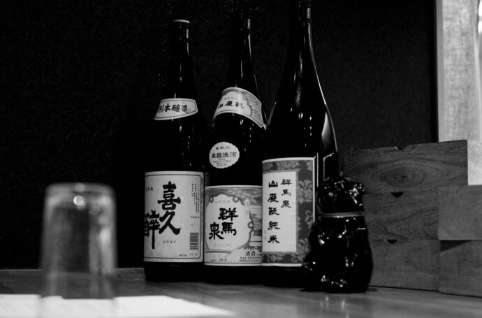 日本酒と旬菜 那古野 けのひ NIHONSHU TO SHUNSAI NAGONO KENOHI 国際センター 日本料理  なごの にほんしゅとしゅんさい ニホンシュトシュンサイ ナゴノ  ケノヒ  愛知県名古屋市西区那古野1-17-17  かたくち屋 ほとり KATAKUCHIYA HOTORI カタクチヤ  ホトリ  愛知県名古屋市中区丸の内1-1-8 児玉ビルB1F  
（株）富屋酒店 かぶしきがいしゃ とみやさけてん カブシキガイシャ　トミヤサケテン TOMIYA SAKETEN 　愛知県名古屋市瑞穂区上坂町1-41-2　地酒屋　豊盃　HOUHAI ほうはい　ホーハイ　三浦酒造  MIURASHUZO日高見　ひたかみ　ヒタカミ HITAKAMI  平孝酒造　HIRAKOSHUZO 天の戸 アマノト　あまのと　AMANOTO　浅舞酒造ASAMAISHUZO　飛露喜 HIROKISHUZOHONTEN　廣木酒造本店　HIROK　大那 DAINA　ダイナ　だいな　菊の里酒造　KIKUNOSATOSHUZO　旭興　KYOKUKO　きょくこう　キョクコウ　渡邉酒造　WATANABESHUZO　仙禽 SENKIN　せんきん　センキン（株）せんきん SENKIN鶴齢　カクレイ　かくれい KAKUREI　青木酒造　AOKISHUZO謙信 ケンシン　けんしん KENSHIN池田屋酒造 IKEDAYASHUZO 白岳仙 HAKUGAKUSEN　ハクガクセン　はくがくせん　安本酒造 YASUMOTOSHUZO 群馬泉 グンマイズミ　ぐんまいずみ 島岡酒造 SHIMAOKASHUZO  喜久醉 きくよい キクヨイKIKUYOI 青島酒造 AOSHIMASHUZO 長珍 ちょうちん　チョウチン長珍酒造CHOCHINSHUZO　みねたからみりん　峯寳 味醂　一子相伝 ミネタカラ　いっしそうでん　イッシソウデン　小笠原味醂 OGASAWARA MIRIN

瀧自慢　たきじまん　タキジマン　瀧自慢酒造　TAKIZIMANSHUZO　田光　TABIKA 早川酒造  HAYAKAWASHUZO　作　ZAKU ざく ザク 清水清三郎商店 SHIMIZUSEIZABUROSHOTEN  篠峯　櫛羅　しのみね　シノミネ　くじら　クジラ　千代酒造　CHIYOSHUZO　雑賀　さいか　サイカ　九重雑賀  KOKONOESAIKA　紀土　鶴梅　無量山　きっど　キッド　KID 　ツルウメ　つるうめ　TURUUME　ムリョウザン　むりょうざん　MURYOZAN　平和酒造　HEIWASHUZO　蒼空　そうくう　ソウクウ　SÔKÛ　藤岡酒造　HUJIOKASHUZO 　宝剣　HOUKEN  宝剣酒造　ほうけんしゅぞう　ホウケンシュゾウ　HOKENSHUZO　清酒竹鶴　小笹屋竹鶴　せいしゅたけつる　セイシュタケツル　おささやたけつる　オササヤタケツル　竹鶴酒造　TAKETURUSHUZO
石鎚　いしづち　イシヅチ　石鎚酒造　ISHIDUCHISHUZO　土佐しらぎく　とさしらぎく　トサシラギク　仙頭酒造場　せんとうしゅぞうじょう　SENDOSHUZOZYO
　
 ブルゴーニュワイン　BOURGOGNE  ボルドーワイン　BORDEAUXカリフォルニアワイン CALIFORNIA  シャンパーニュ  SHAMPAGNEアルザスワイン ALSACE ドイツワイン WEIN GERMAN WINE 専門店　ライカM11　ズミルックス50　レンズ　代表　上田豊二　　きき酒師　焼酎アドバイザー　シャンパーニュシュヴァリエ　堀田駅より徒歩10分　熱田神宮駅より徒歩10分
市バス　牛巻より徒歩３分　地下鉄堀田駅より徒歩１５分　名古屋高速堀田出口より車で２分　牛巻交差点より徒歩５分　レトロ街並み　瓦屋根　裏道　大通りより二本入る　CLASSIC CARクラッシックカー CLASSIC BIKE　クラッシックバイク INTERIA　インテリア　　FASHION　ファッション　MUSIC　音楽　LOVE　SAKE SHOP　酒屋
センス　クリエイト　おたく　　MANIAマニア MOVIE　映画　CINEMA シネマ　2024年春オープン予定 いいねタウン瑞穂 iiNE マルシェ内　グランクレア瑞穂 いいねタウン瑞穂  愛知県名古屋市瑞穂区宝田町四丁目2番、3番2　春敲町三丁目23番1（地番） 魚太郎　UOTARO MIZUHO うおたろう　ウオタロウ　なごやみずほてん　ナゴヤミズホテン　 名古屋瑞穂店  車で1分　徒歩5分　丸明 瑞穂店  MARUAKI MIZUHO　マルアキ ミズホテン　まるあき みずほてん　 徒歩10分　車3分　焼肉 美奈登  ヤキニクミナト　やきにくみなと YAKINIKU MINATO 車で2分　徒歩10分  どての品川　DOTENO SHINAGAWA　ドテノシナガワ　どてのしながわ　車で30秒　徒歩1分昇福亭　SHOHUKUTEI しょうふくてい　ショウフクテイ 街中華　マニア　大盛り　個性派  車で5分　徒歩15分  名店 近くにたくさんあり　堀田バンザイ　牛巻バンザイ　名古屋のへそ

