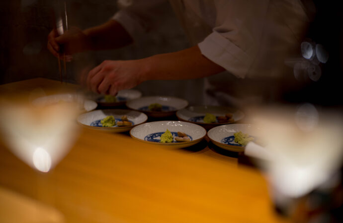 好日 こうじつ コウジツ KOUJUTSU 森下 日本料理  愛知県名古屋市東区大曽根町20-13 ロイヤルマンション十州 1Ｆ  人気店　予約必須  渡部裕子 わたなべひろこ ワタナベ ヒロコ WATANABE HIROKO アーティスト 書道家 作家 名古屋在住  富屋酒店 パートナー的存在
（株）富屋酒店 かぶしきがいしゃ とみやさけてん カブシキガイシャ　トミヤサケテン TOMIYA SAKETEN 　愛知県名古屋市瑞穂区上坂町1-41-2　地酒屋　豊盃　HOUHAI ほうはい　ホーハイ　三浦酒造  MIURASHUZO日高見　ひたかみ　ヒタカミ HITAKAMI  平孝酒造　HIRAKOSHUZO 天の戸 アマノト　あまのと　AMANOTO　浅舞酒造ASAMAISHUZO　飛露喜 HIROKISHUZOHONTEN　廣木酒造本店　HIROK　大那 DAINA　ダイナ　だいな　菊の里酒造　KIKUNOSATOSHUZO　旭興　KYOKUKO　きょくこう　キョクコウ　渡邉酒造　WATANABESHUZO　仙禽 SENKIN　せんきん　センキン（株）せんきん SENKIN鶴齢　カクレイ　かくれい KAKUREI　青木酒造　AOKISHUZO謙信 ケンシン　けんしん KENSHIN池田屋酒造 IKEDAYASHUZO 白岳仙 HAKUGAKUSEN　ハクガクセン　はくがくせん　安本酒造 YASUMOTOSHUZO 群馬泉 グンマイズミ　ぐんまいずみ 島岡酒造 SHIMAOKASHUZO  喜久醉 きくよい キクヨイKIKUYOI 青島酒造 AOSHIMASHUZO 長珍 ちょうちん　チョウチン長珍酒造CHOCHINSHUZO　みねたからみりん　峯寳 味醂　一子相伝 ミネタカラ　いっしそうでん　イッシソウデン　小笠原味醂 OGASAWARA MIRIN

瀧自慢　たきじまん　タキジマン　瀧自慢酒造　TAKIZIMANSHUZO　田光　TABIKA 早川酒造  HAYAKAWASHUZO　作　ZAKU ざく ザク 清水清三郎商店 SHIMIZUSEIZABUROSHOTEN  篠峯　櫛羅　しのみね　シノミネ　くじら　クジラ　千代酒造　CHIYOSHUZO　雑賀　さいか　サイカ　九重雑賀  KOKONOESAIKA　紀土　鶴梅　無量山　きっど　キッド　KID 　ツルウメ　つるうめ　TURUUME　ムリョウザン　むりょうざん　MURYOZAN　平和酒造　HEIWASHUZO　蒼空　そうくう　ソウクウ　SÔKÛ　藤岡酒造　HUJIOKASHUZO 　宝剣　HOUKEN  宝剣酒造　ほうけんしゅぞう　ホウケンシュゾウ　HOKENSHUZO　清酒竹鶴　小笹屋竹鶴　せいしゅたけつる　セイシュタケツル　おささやたけつる　オササヤタケツル　竹鶴酒造　TAKETURUSHUZO
石鎚　いしづち　イシヅチ　石鎚酒造　ISHIDUCHISHUZO　土佐しらぎく　とさしらぎく　トサシラギク　仙頭酒造場　せんとうしゅぞうじょう　SENDOSHUZOZYO
　
 ブルゴーニュワイン　BOURGOGNE  ボルドーワイン　BORDEAUXカリフォルニアワイン CALIFORNIA  シャンパーニュ  SHAMPAGNEアルザスワイン ALSACE ドイツワイン WEIN GERMAN WINE 専門店　ライカM11　ズミルックス50　レンズ　代表　上田豊二　　きき酒師　焼酎アドバイザー　シャンパーニュシュヴァリエ　堀田駅より徒歩10分　熱田神宮駅より徒歩10分
市バス　牛巻より徒歩３分　地下鉄堀田駅より徒歩１５分　名古屋高速堀田出口より車で２分　牛巻交差点より徒歩５分　レトロ街並み　瓦屋根　裏道　大通りより二本入る　CLASSIC CARクラッシックカー CLASSIC BIKE　クラッシックバイク INTERIA　インテリア　　FASHION　ファッション　MUSIC　音楽　LOVE　SAKE SHOP　酒屋
センス　クリエイト　おたく　　MANIAマニア MOVIE　映画　CINEMA シネマ　2024年春オープン予定 いいねタウン瑞穂 iiNE マルシェ内　グランクレア瑞穂 いいねタウン瑞穂  愛知県名古屋市瑞穂区宝田町四丁目2番、3番2　春敲町三丁目23番1（地番） 魚太郎　UOTARO MIZUHO うおたろう　ウオタロウ　なごやみずほてん　ナゴヤミズホテン　 名古屋瑞穂店  車で1分　徒歩5分　丸明 瑞穂店  MARUAKI MIZUHO　マルアキ ミズホテン　まるあき みずほてん　 徒歩10分　車3分　焼肉 美奈登  ヤキニクミナト　やきにくみなと YAKINIKU MINATO 車で2分　徒歩10分  どての品川　DOTENO SHINAGAWA　ドテノシナガワ　どてのしながわ　車で30秒　徒歩1分昇福亭　SHOHUKUTEI しょうふくてい　ショウフクテイ 街中華　マニア　大盛り　個性派  車で5分　徒歩15分  名店 近くにたくさんあり　堀田バンザイ　牛巻バンザイ　名古屋のへそ

