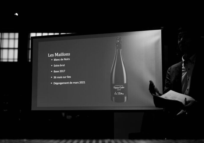 CHAMPAGNE ULYSSE COLLIN CONGY MASTERCLASS KYOTO 2024 in RESTAURANT MOTOI シャンパーニュ  ユリスコラン  マスタークラス 京都　 2024
　　CHAMPAGNE CHAMPAGNE ULYSSE COLLIN （シャンパーニュ ユリス コラン）LES PIERRIERES（レ ピエリエール） BLANC DE BLANC（ブラン ド ブラン）CHAMPAGNE  ULYSSE COLLIN （シャンパーニュ ユリス コラン）LES MAILLONS（レ マイヨン） BLANC DE NOIR（ブランド ノワール）法律を学ぶ学生時代にワインの造へと進もうと決めたオリヴィエ・コランは大手メゾンに貸与されていた家系に代々受け継がれた畑をとり戻し、2004年に自社での醸造を始めた。ワイナリーはコトー・デュ・プティ・モランのコジィ村にあり、村周辺とコトー・ド・セザンヌに8.7ｈａの畑を所有するが、すべてワインを単一区画でリリースすることはこの生産者の大きな特徴だ。シャンパーニュの生産を始めて20年で、オリヴィエは大手メゾンへのブドウの供給源としかみなされてこなかった両地域の名をシャンパーニュ市場へと知らしめた。聡明快活なオリヴィエは注意深くは畑を観察し、思想に囚われず栽培手法を採用する。醸造面では長期熟成するシャンパーニュを目指す中で、リザーヴ・ワインの比率を高め、リザーヴ・ワインへの捕酒を行い、瓶内熟成の期間を長くすることが重要だとの結論に至る。例えば2016年ベースのレ・ザンフェールはセラーでの熟成期間が48ヶ月と60ヶ月と2回に分けて出荷。少しずつ販売を延ばしており、デコルジュマンを待つボトルは2023年現在30万本を超える。
（株）富屋酒店 かぶしきがいしゃ とみやさけてん カブシキガイシャ　トミヤサケテン TOMIYA SAKETEN 　愛知県名古屋市瑞穂区上坂町1-41-2　地酒屋　豊盃　HOUHAI ほうはい　ホーハイ　三浦酒造  MIURASHUZO日高見　ひたかみ　ヒタカミ HITAKAMI  平孝酒造　HIRAKOSHUZO 天の戸 アマノト　あまのと　AMANOTO　浅舞酒造 ASAMAISHUZO　飛露喜 HIROKISHUZOHONTEN　廣木酒造本店　HIROK　大那 DAINA　ダイナ　だいな　菊の里酒造　KIKUNOSATOSHUZO　旭興　KYOKUKO　きょくこう　キョクコウ　渡邉酒造　WATANABESHUZO　仙禽 SENKIN　せんきん　センキン（株）せんきん SENKIN鶴齢　カクレイ　かくれい KAKUREI　青木酒造　AOKISHUZO謙信 ケンシン　けんしん KENSHIN池田屋酒造 IKEDAYASHUZO 白岳仙 HAKUGAKUSEN　ハクガクセン　はくがくせん　安本酒造 YASUMOTOSHUZO 群馬泉 グンマイズミ　ぐんまいずみ 島岡酒造 SHIMAOKASHUZO  喜久醉 きくよい キクヨイKIKUYOI 青島酒造 AOSHIMASHUZO 長珍 ちょうちん　チョウチン長珍酒造CHOCHINSHUZO　みねたからみりん　峯寳 味醂　一子相伝 ミネタカラ　いっしそうでん　イッシソウデン　小笠原味醂 OGASAWARA MIRIN

瀧自慢　たきじまん　タキジマン　瀧自慢酒造　TAKIZIMANSHUZO　田光　TABIKA 早川酒造  HAYAKAWASHUZO　作　ZAKU ざく ザク 清水清三郎商店 SHIMIZUSEIZABUROSHOTEN  篠峯　櫛羅　しのみね　シノミネ　くじら　クジラ　千代酒造　CHIYOSHUZO　雑賀　さいか　サイカ　九重雑賀  KOKONOESAIKA　紀土　鶴梅　無量山　きっど　キッド　KID 　ツルウメ　つるうめ　TURUUME　ムリョウザン　むりょうざん　MURYOZAN　平和酒造　HEIWASHUZO　蒼空　そうくう　ソウクウ　SÔKÛ　藤岡酒造　HUJIOKASHUZO 　宝剣　HOUKEN  宝剣酒造　ほうけんしゅぞう　ホウケンシュゾウ　HOKENSHUZO　清酒竹鶴　小笹屋竹鶴　せいしゅたけつる　セイシュタケツル　おささやたけつる　オササヤタケツル　竹鶴酒造　TAKETURUSHUZO
石鎚　いしづち　イシヅチ　石鎚酒造　ISHIDUCHISHUZO　土佐しらぎく　とさしらぎく　トサシラギク　仙頭酒造場　せんとうしゅぞうじょう　SENDOSHUZOZYO　アルガブランカ　ARUGABURANKA勝沼醸造　KATUNUMAJÔZÔ　ドメーヌソガ　ソガ・ペール・エ・フィス SOGA PELE ET FIS　オブセワイナリー　OBUSEWINERY　ドメーヌタカヒコ　DOMAINE TAKAHIKO　クリサワブラン　KURISAWA BLANC　ナカザワワイナリー　NAKAZAWA WINERY　さつま寿　SATUMA KOTOBUKI 　尾込商店 OGOME SHOTEN  蔵の師魂 KURANOSHIKON  小正醸造　KOMASA ＪÔＺÔ　天狗櫻 TENGUSAKURA  白石酒蔵　SHIRAISHISHUZO  しま千両 SHIMASENRYO　高崎酒蔵  TAKASAKISHUZO  杜氏潤平　TOJIJUNPEI  小玉醸造  KODAMAJOZO  赤鹿毛　青鹿毛  AKAKAGE   AOKAGE　柳田酒蔵  YANAGIDASHUZO　舞香　MAIKA　泰明　TAIMEI　藤居醸造　HUZIIJÔＺÔ　池の露　特酎天草　IKENOTUYU  TOKUCHU  AMAKUSA　壱乃醸　飛乃流　朝日　ICHINOJO  HINORYU　ASAHI　朝日酒造　ASAHISHUZO　龍宮　RYUGU 富田酒造場　TOMITASHUZOJO　鳥飼 TORIKAI　鳥飼酒造　TORIKAISHUZO　極楽 GOIKURAKU　林酒造場 HAYASHISHUZOJO　屋久の島大自然林　酔麦香　YAKUNOSHIMA DAISHIZENRIN SUIBASKUKA　本坊酒造　HONBOSHUZO
金峰　金峰荒蘆過  KINPO　KINPOARAROKA　宇都酒造　UTOSHUZO　北谷長老　CHYATANCHÔＲÔ　北谷酒造　CHYATANSHUZO　山原くいな　YAMBARUKUINA　やんばる酒造　YAMBARUSHUZO　2024年春オープン予定 いいねタウン瑞穂 iiNE マルシェ内　グランクレア瑞穂 いいねタウン瑞穂  愛知県名古屋市瑞穂区宝田町四丁目2番、3番2　春敲町三丁目23番1（地番） 魚太郎　UOTARO MIZUHO うおたろう　ウオタロウ　なごやみずほてん　ナゴヤミズホテン　 名古屋瑞穂店  車で1分　徒歩5分　丸明 瑞穂店  MARUAKI MIZUHO　マルアキ ミズホテン　まるあき みずほてん　 徒歩10分　車3分　焼肉 美奈登  ヤキニクミナト　やきにくみなと YAKINIKU MINATO 車で2分　徒歩10分  どての品川　DOTENO SHINAGAWA　ドテノシナガワ　どてのしながわ　車で30秒　徒歩1分昇福亭　SHOHUKUTEI しょうふくてい　ショウフクテイ 街中華　マニア　大盛り　個性派  車で5分　徒歩15分  名店 近くにたくさんあり　堀田バンザイ　牛巻バンザイ　名古屋のへそ
