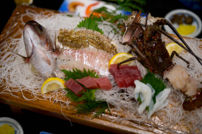 南鳥羽 羽祖差 千鳥ヶ浜 片浜荘 みなみとば おうさつ ちどりがはま かたはまそう ミナミトバ オウサツ チドリガハマ カタハマソウ 三重県鳥羽市相差町千鳥ヶ浜 海女さんが営む旅館 コスパ最強 （株）富屋酒店 かぶしきがいしゃ とみやさけてん カブシキガイシャ　トミヤサケテン TOMIYA SAKETEN 　愛知県名古屋市瑞穂区上坂町1-41-2　地酒屋　豊盃　HOUHAI ほうはい　ホーハイ　三浦酒造  MIURASHUZO日高見　ひたかみ　ヒタカミ HITAKAMI  平孝酒造　HIRAKOSHUZO 天の戸 アマノト　あまのと　AMANOTO　浅舞酒造ASAMAISHUZO　飛露喜 HIROKISHUZOHONTEN　廣木酒造本店　HIROK　大那 DAINA　ダイナ　だいな　菊の里酒造　KIKUNOSATOSHUZO　旭興　KYOKUKO　きょくこう　キョクコウ　渡邉酒造　WATANABESHUZO　仙禽 SENKIN　せんきん　センキン（株）せんきん SENKIN鶴齢　カクレイ　かくれい KAKUREI　青木酒造　AOKISHUZO謙信 ケンシン　けんしん KENSHIN池田屋酒造 IKEDAYASHUZO 白岳仙 HAKUGAKUSEN　ハクガクセン　はくがくせん　安本酒造 YASUMOTOSHUZO 群馬泉 グンマイズミ　ぐんまいずみ 島岡酒造 SHIMAOKASHUZO  喜久醉 きくよい キクヨイKIKUYOI 青島酒造 AOSHIMASHUZO 長珍 ちょうちん　チョウチン長珍酒造CHOCHINSHUZO　みねたからみりん　峯寳 味醂　一子相伝 ミネタカラ　いっしそうでん　イッシソウデン　小笠原味醂 OGASAWARA MIRIN

瀧自慢　たきじまん　タキジマン　瀧自慢酒造　TAKIZIMANSHUZO　田光　TABIKA 早川酒造  HAYAKAWASHUZO　作　ZAKU ざく ザク 清水清三郎商店 SHIMIZUSEIZABUROSHOTEN  篠峯　櫛羅　しのみね　シノミネ　くじら　クジラ　千代酒造　CHIYOSHUZO　雑賀　さいか　サイカ　九重雑賀  KOKONOESAIKA　紀土　鶴梅　無量山　きっど　キッド　KID 　ツルウメ　つるうめ　TURUUME　ムリョウザン　むりょうざん　MURYOZAN　平和酒造　HEIWASHUZO　蒼空　そうくう　ソウクウ　SÔKÛ　藤岡酒造　HUJIOKASHUZO 　宝剣　HOUKEN  宝剣酒造　ほうけんしゅぞう　ホウケンシュゾウ　HOKENSHUZO　清酒竹鶴　小笹屋竹鶴　せいしゅたけつる　セイシュタケツル　おささやたけつる　オササヤタケツル　竹鶴酒造　TAKETURUSHUZO
石鎚　いしづち　イシヅチ　石鎚酒造　ISHIDUCHISHUZO　土佐しらぎく　とさしらぎく　トサシラギク　仙頭酒造場　せんとうしゅぞうじょう　SENDOSHUZOZYO
　
 ブルゴーニュワイン　BOURGOGNE  ボルドーワイン　BORDEAUXカリフォルニアワイン CALIFORNIA  シャンパーニュ  SHAMPAGNEアルザスワイン ALSACE ドイツワイン WEIN GERMAN WINE 専門店　ライカM11　ズミルックス50　レンズ　代表　上田豊二　　きき酒師　焼酎アドバイザー　シャンパーニュシュヴァリエ　堀田駅より徒歩10分　熱田神宮駅より徒歩10分
市バス　牛巻より徒歩３分　地下鉄堀田駅より徒歩１５分　名古屋高速堀田出口より車で２分　牛巻交差点より徒歩５分　レトロ街並み　瓦屋根　裏道　大通りより二本入る　CLASSIC CARクラッシックカー CLASSIC BIKE　クラッシックバイク INTERIA　インテリア　　FASHION　ファッション　MUSIC　音楽　LOVE　SAKE SHOP　酒屋
センス　クリエイト　おたく　　MANIAマニア MOVIE　映画　CINEMA シネマ　2024年春オープン予定 いいねタウン瑞穂 iiNE マルシェ内　グランクレア瑞穂 いいねタウン瑞穂  愛知県名古屋市瑞穂区宝田町四丁目2番、3番2　春敲町三丁目23番1（地番） 魚太郎　UOTARO MIZUHO うおたろう　ウオタロウ　なごやみずほてん　ナゴヤミズホテン　 名古屋瑞穂店  車で1分　徒歩5分　丸明 瑞穂店  MARUAKI MIZUHO　マルアキ ミズホテン　まるあき みずほてん　 徒歩10分　車3分　焼肉 美奈登  ヤキニクミナト　やきにくみなと YAKINIKU MINATO 車で2分　徒歩10分  どての品川　DOTENO SHINAGAWA　ドテノシナガワ　どてのしながわ　車で30秒　徒歩1分昇福亭　SHOHUKUTEI しょうふくてい　ショウフクテイ 街中華　マニア　大盛り　個性派  車で5分　徒歩15分  名店 近くにたくさんあり　堀田バンザイ　牛巻バンザイ　名古屋のへそ

