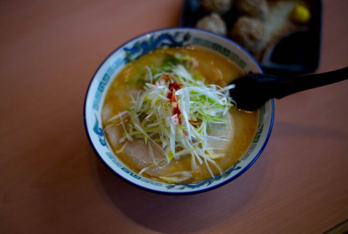 宇宙軒本店 うちゅうけんほんてん　UCHUKENHONTEN ウチュウケンホンテン 北海道岩見沢市6条東13-1-5  ラーメン 味噌ラーメン  
（株）富屋酒店 かぶしきがいしゃ とみやさけてん カブシキガイシャ　トミヤサケテン TOMIYA SAKETEN 　愛知県名古屋市瑞穂区上坂町1-41-2　地酒屋　豊盃　HOUHAI ほうはい　ホーハイ　三浦酒造  MIURASHUZO日高見　ひたかみ　ヒタカミ HITAKAMI  平孝酒造　HIRAKOSHUZO 天の戸 アマノト　あまのと　AMANOTO　浅舞酒造ASAMAISHUZO　飛露喜 HIROKISHUZOHONTEN　廣木酒造本店　HIROK　大那 DAINA　ダイナ　だいな　菊の里酒造　KIKUNOSATOSHUZO　旭興　KYOKUKO　きょくこう　キョクコウ　渡邉酒造　WATANABESHUZO　仙禽 SENKIN　せんきん　センキン（株）せんきん SENKIN鶴齢　カクレイ　かくれい KAKUREI　青木酒造　AOKISHUZO謙信 ケンシン　けんしん KENSHIN池田屋酒造 IKEDAYASHUZO 白岳仙 HAKUGAKUSEN　ハクガクセン　はくがくせん　安本酒造 YASUMOTOSHUZO 群馬泉 グンマイズミ　ぐんまいずみ 島岡酒造 SHIMAOKASHUZO  喜久醉 きくよい キクヨイKIKUYOI 青島酒造 AOSHIMASHUZO 長珍 ちょうちん　チョウチン長珍酒造CHOCHINSHUZO　みねたからみりん　峯寳 味醂　一子相伝 ミネタカラ　いっしそうでん　イッシソウデン　小笠原味醂 OGASAWARA MIRIN

瀧自慢　たきじまん　タキジマン　瀧自慢酒造　TAKIZIMANSHUZO　田光　TABIKA 早川酒造  HAYAKAWASHUZO　作　ZAKU ざく ザク 清水清三郎商店 SHIMIZUSEIZABUROSHOTEN  篠峯　櫛羅　しのみね　シノミネ　くじら　クジラ　千代酒造　CHIYOSHUZO　雑賀　さいか　サイカ　九重雑賀  KOKONOESAIKA　紀土　鶴梅　無量山　きっど　キッド　KID 　ツルウメ　つるうめ　TURUUME　ムリョウザン　むりょうざん　MURYOZAN　平和酒造　HEIWASHUZO　蒼空　そうくう　ソウクウ　SÔKÛ　藤岡酒造　HUJIOKASHUZO 　宝剣　HOUKEN  宝剣酒造　ほうけんしゅぞう　ホウケンシュゾウ　HOKENSHUZO　清酒竹鶴　小笹屋竹鶴　せいしゅたけつる　セイシュタケツル　おささやたけつる　オササヤタケツル　竹鶴酒造　TAKETURUSHUZO
石鎚　いしづち　イシヅチ　石鎚酒造　ISHIDUCHISHUZO　土佐しらぎく　とさしらぎく　トサシラギク　仙頭酒造場　せんとうしゅぞうじょう　SENDOSHUZOZYO
　
 ブルゴーニュワイン　BOURGOGNE  ボルドーワイン　BORDEAUXカリフォルニアワイン CALIFORNIA  シャンパーニュ  SHAMPAGNEアルザスワイン ALSACE ドイツワイン WEIN GERMAN WINE 専門店　ライカM11　ズミルックス50　レンズ　代表　上田豊二　　きき酒師　焼酎アドバイザー　シャンパーニュシュヴァリエ　堀田駅より徒歩10分　熱田神宮駅より徒歩10分
市バス　牛巻より徒歩３分　地下鉄堀田駅より徒歩１５分　名古屋高速堀田出口より車で２分　牛巻交差点より徒歩５分　レトロ街並み　瓦屋根　裏道　大通りより二本入る　CLASSIC CARクラッシックカー CLASSIC BIKE　クラッシックバイク INTERIA　インテリア　　FASHION　ファッション　MUSIC　音楽　LOVE　SAKE SHOP　酒屋
センス　クリエイト　おたく　　MANIAマニア MOVIE　映画　CINEMA シネマ　2024年春オープン予定 いいねタウン瑞穂 iiNE マルシェ内　グランクレア瑞穂 いいねタウン瑞穂  愛知県名古屋市瑞穂区宝田町四丁目2番、3番2　春敲町三丁目23番1（地番） 魚太郎　UOTARO MIZUHO うおたろう　ウオタロウ　なごやみずほてん　ナゴヤミズホテン　 名古屋瑞穂店  車で1分　徒歩5分　丸明 瑞穂店  MARUAKI MIZUHO　マルアキ ミズホテン　まるあき みずほてん　 徒歩10分　車3分　焼肉 美奈登  ヤキニクミナト　やきにくみなと YAKINIKU MINATO 車で2分　徒歩10分  どての品川　DOTENO SHINAGAWA　ドテノシナガワ　どてのしながわ　車で30秒　徒歩1分昇福亭　SHOHUKUTEI しょうふくてい　ショウフクテイ 街中華　マニア　大盛り　個性派  車で5分　徒歩15分  名店 近くにたくさんあり　堀田バンザイ　牛巻バンザイ　名古屋のへそ



