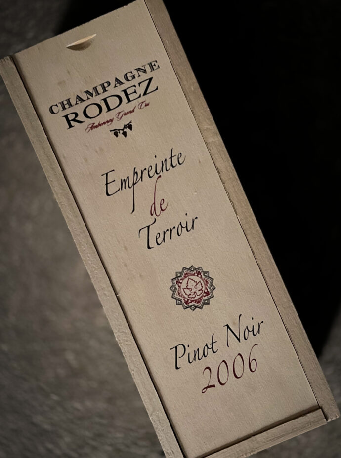 ERIC　RODEZ（エリック・ロデス）　CHAMPAGNE　GRAND　CRU　EMPREINTE　NOIRE　 2006　2007（シャンパーニュ　グランクリュ　アンボネイ　アンプランテノワール　２００６ヴィンテージ　　２００７ヴィンテージ）
元クリュッグ　チーフ　エノロジスト　アンボネイ村　モンターニュ・ド・ランス　極上のピノワール産出地区　テロワール　アッサンブラージュ　樽使い　最上級キュヴェ　RM　 RECOLTANT　MANIPULANTレコルタンマニピュラン　
オーガニック農法　　古樹のピノノワール　ノン・フィルター　ノン・コラージュ　クール・ド・キュヴェのみを使用　トップクラスの実力　名古屋唯一入荷　限定流通

（株）富屋酒店 かぶしきがいしゃ とみやさけてん カブシキガイシャ　トミヤサケテン TOMIYA SAKETEN 　愛知県名古屋市瑞穂区上坂町1-41-2　地酒屋　豊盃　HOUHAI ほうはい　ホーハイ　三浦酒造  MIURASHUZO日高見　ひたかみ　ヒタカミ HITAKAMI  平孝酒造　HIRAKOSHUZO 天の戸 アマノト　あまのと　AMANOTO　浅舞酒造ASAMAISHUZO　飛露喜 HIROKISHUZOHONTEN　廣木酒造本店　HIROK　大那 DAINA　ダイナ　だいな　菊の里酒造　KIKUNOSATOSHUZO　旭興　KYOKUKO　きょくこう　キョクコウ　渡邉酒造　WATANABESHUZO　仙禽 SENKIN　せんきん　センキン（株）せんきん SENKIN鶴齢　カクレイ　かくれい KAKUREI　青木酒造　AOKISHUZO謙信 ケンシン　けんしん KENSHIN池田屋酒造 IKEDAYASHUZO 白岳仙 HAKUGAKUSEN　ハクガクセン　はくがくせん　安本酒造 YASUMOTOSHUZO 群馬泉 グンマイズミ　ぐんまいずみ 島岡酒造 SHIMAOKASHUZO  喜久醉 きくよい キクヨイKIKUYOI 青島酒造 AOSHIMASHUZO 長珍 ちょうちん　チョウチン長珍酒造CHOCHINSHUZO　みねたからみりん　峯寳 味醂　一子相伝 ミネタカラ　いっしそうでん　イッシソウデン　小笠原味醂 OGASAWARA MIRIN

瀧自慢　たきじまん　タキジマン　瀧自慢酒造　TAKIZIMANSHUZO　田光　TABIKA 早川酒造  HAYAKAWASHUZO　作　ZAKU ざく ザク 清水清三郎商店 SHIMIZUSEIZABUROSHOTEN  篠峯　櫛羅　しのみね　シノミネ　くじら　クジラ　千代酒造　CHIYOSHUZO　雑賀　さいか　サイカ　九重雑賀  KOKONOESAIKA　紀土　鶴梅　無量山　きっど　キッド　KID 　ツルウメ　つるうめ　TURUUME　ムリョウザン　むりょうざん　MURYOZAN　平和酒造　HEIWASHUZO　蒼空　そうくう　ソウクウ　SÔKÛ　藤岡酒造　HUJIOKASHUZO 　宝剣　HOUKEN  宝剣酒造　ほうけんしゅぞう　ホウケンシュゾウ　HOKENSHUZO　清酒竹鶴　小笹屋竹鶴　せいしゅたけつる　セイシュタケツル　おささやたけつる　オササヤタケツル　竹鶴酒造　TAKETURUSHUZO
石鎚　いしづち　イシヅチ　石鎚酒造　ISHIDUCHISHUZO　土佐しらぎく　とさしらぎく　トサシラギク　仙頭酒造場　せんとうしゅぞうじょう　SENDOSHUZOZYO
　
 ブルゴーニュワイン　BOURGOGNE  ボルドーワイン　BORDEAUXカリフォルニアワイン CALIFORNIA  シャンパーニュ  SHAMPAGNEアルザスワイン ALSACE ドイツワイン WEIN GERMAN WINE 専門店　ライカM11　ズミルックス50　レンズ　代表　上田豊二　　きき酒師　焼酎アドバイザー　シャンパーニュシュヴァリエ　堀田駅より徒歩10分　熱田神宮駅より徒歩10分
市バス　牛巻より徒歩３分　地下鉄堀田駅より徒歩１５分　名古屋高速堀田出口より車で２分　牛巻交差点より徒歩５分　レトロ街並み　瓦屋根　裏道　大通りより二本入る　CLASSIC CARクラッシックカー CLASSIC BIKE　クラッシックバイク INTERIA　インテリア　　FASHION　ファッション　MUSIC　音楽　LOVE　SAKE SHOP　酒屋
センス　クリエイト　おたく　　MANIAマニア MOVIE　映画　CINEMA シネマ　2024年春オープン予定 いいねタウン瑞穂 iiNE マルシェ内　グランクレア瑞穂 いいねタウン瑞穂  愛知県名古屋市瑞穂区宝田町四丁目2番、3番2　春敲町三丁目23番1（地番） 魚太郎　UOTARO MIZUHO うおたろう　ウオタロウ　なごやみずほてん　ナゴヤミズホテン　 名古屋瑞穂店  車で1分　徒歩5分　丸明 瑞穂店  MARUAKI MIZUHO　マルアキ ミズホテン　まるあき みずほてん　 徒歩10分　車3分　焼肉 美奈登  ヤキニクミナト　やきにくみなと YAKINIKU MINATO 車で2分　徒歩10分  どての品川　DOTENO SHINAGAWA　ドテノシナガワ　どてのしながわ　車で30秒　徒歩1分昇福亭　SHOHUKUTEI しょうふくてい　ショウフクテイ 街中華　マニア　大盛り　個性派  車で5分　徒歩15分  名店 近くにたくさんあり　堀田バンザイ　牛巻バンザイ　名古屋のへそ


