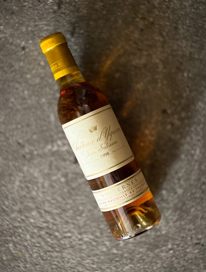 シャトー・ディケム　1998　ソーテルヌ　CHATEAU　D‘YQUEM　フランス　ボルドー　世界一　極甘口ワイン　大人甘口　入手困難　
一本の木からグラス一杯分しか造れないデザートワイン　世界最高峰
オークションで高値で取引き　100年の熟成に耐える　感動　至福
シャトー・ディケム　イケム　貴腐ワイン　希少　レア　最高　激ウマ　状態最高　熟成　飴色　デザートワイン　限定流通　資産価値　375ｍｌ
アストル　L‘Astre　フランス・ボルドーワイン専門輸入元　日本唯一
東京都千代田区神田町3-６　KS363ビル1階　島田　井田　唯一無二
最強クオリティ　自社輸入　名古屋唯一　特約店　絶対的　信頼関係
シャトーローランラギャルド　シャトーファルグ　エクスプレッション
ポイヤック　エクスプレッション　マルゴー　ラベイユ・ド・フューザル
（株）富屋酒店 かぶしきがいしゃ とみやさけてん カブシキガイシャ　トミヤサケテン TOMIYA SAKETEN 　愛知県名古屋市瑞穂区上坂町1-41-2　地酒屋　豊盃　HOUHAI ほうはい　ホーハイ　三浦酒造  MIURASHUZO日高見　ひたかみ　ヒタカミ HITAKAMI  平孝酒造　HIRAKOSHUZO 天の戸 アマノト　あまのと　AMANOTO　浅舞酒造ASAMAISHUZO　飛露喜 HIROKISHUZOHONTEN　廣木酒造本店　HIROK　大那 DAINA　ダイナ　だいな　菊の里酒造　KIKUNOSATOSHUZO　旭興　KYOKUKO　きょくこう　キョクコウ　渡邉酒造　WATANABESHUZO　仙禽 SENKIN　せんきん　センキン（株）せんきん SENKIN鶴齢　カクレイ　かくれい KAKUREI　青木酒造　AOKISHUZO謙信 ケンシン　けんしん KENSHIN池田屋酒造 IKEDAYASHUZO 白岳仙 HAKUGAKUSEN　ハクガクセン　はくがくせん　安本酒造 YASUMOTOSHUZO 群馬泉 グンマイズミ　ぐんまいずみ 島岡酒造 SHIMAOKASHUZO  喜久醉 きくよい キクヨイKIKUYOI 青島酒造 AOSHIMASHUZO 長珍 ちょうちん　チョウチン長珍酒造CHOCHINSHUZO　みねたからみりん　峯寳 味醂　一子相伝 ミネタカラ　いっしそうでん　イッシソウデン　小笠原味醂 OGASAWARA MIRIN

瀧自慢　たきじまん　タキジマン　瀧自慢酒造　TAKIZIMANSHUZO　田光　TABIKA 早川酒造  HAYAKAWASHUZO　作　ZAKU ざく ザク 清水清三郎商店 SHIMIZUSEIZABUROSHOTEN  篠峯　櫛羅　しのみね　シノミネ　くじら　クジラ　千代酒造　CHIYOSHUZO　雑賀　さいか　サイカ　九重雑賀  KOKONOESAIKA　紀土　鶴梅　無量山　きっど　キッド　KID 　ツルウメ　つるうめ　TURUUME　ムリョウザン　むりょうざん　MURYOZAN　平和酒造　HEIWASHUZO　蒼空　そうくう　ソウクウ　SÔKÛ　藤岡酒造　HUJIOKASHUZO 　宝剣　HOUKEN  宝剣酒造　ほうけんしゅぞう　ホウケンシュゾウ　HOKENSHUZO　清酒竹鶴　小笹屋竹鶴　せいしゅたけつる　セイシュタケツル　おささやたけつる　オササヤタケツル　竹鶴酒造　TAKETURUSHUZO
石鎚　いしづち　イシヅチ　石鎚酒造　ISHIDUCHISHUZO　土佐しらぎく　とさしらぎく　トサシラギク　仙頭酒造場　せんとうしゅぞうじょう　SENDOSHUZOZYO
　
 ブルゴーニュワイン　BOURGOGNE  ボルドーワイン　BORDEAUXカリフォルニアワイン CALIFORNIA  シャンパーニュ  SHAMPAGNEアルザスワイン ALSACE ドイツワイン WEIN GERMAN WINE 専門店　ライカM11　ズミルックス50　レンズ　代表　上田豊二　　きき酒師　焼酎アドバイザー　シャンパーニュシュヴァリエ　堀田駅より徒歩10分　熱田神宮駅より徒歩10分
市バス　牛巻より徒歩３分　地下鉄堀田駅より徒歩１５分　名古屋高速堀田出口より車で２分　牛巻交差点より徒歩５分　レトロ街並み　瓦屋根　裏道　大通りより二本入る　CLASSIC CARクラッシックカー CLASSIC BIKE　クラッシックバイク INTERIA　インテリア　　FASHION　ファッション　MUSIC　音楽　LOVE　SAKE SHOP　酒屋
センス　クリエイト　おたく　　MANIAマニア MOVIE　映画　CINEMA シネマ　2024年春オープン予定 いいねタウン瑞穂 iiNE マルシェ内　グランクレア瑞穂 いいねタウン瑞穂  愛知県名古屋市瑞穂区宝田町四丁目2番、3番2　春敲町三丁目23番1（地番） 魚太郎　UOTARO MIZUHO うおたろう　ウオタロウ　なごやみずほてん　ナゴヤミズホテン　 名古屋瑞穂店  車で1分　徒歩5分　丸明 瑞穂店  MARUAKI MIZUHO　マルアキ ミズホテン　まるあき みずほてん　 徒歩10分　車3分　焼肉 美奈登  ヤキニクミナト　やきにくみなと YAKINIKU MINATO 車で2分　徒歩10分  どての品川　DOTENO SHINAGAWA　ドテノシナガワ　どてのしながわ　車で30秒　徒歩1分昇福亭　SHOHUKUTEI しょうふくてい　ショウフクテイ 街中華　マニア　大盛り　個性派  車で5分　徒歩15分  名店 近くにたくさんあり　堀田バンザイ　牛巻バンザイ　名古屋のへそ
