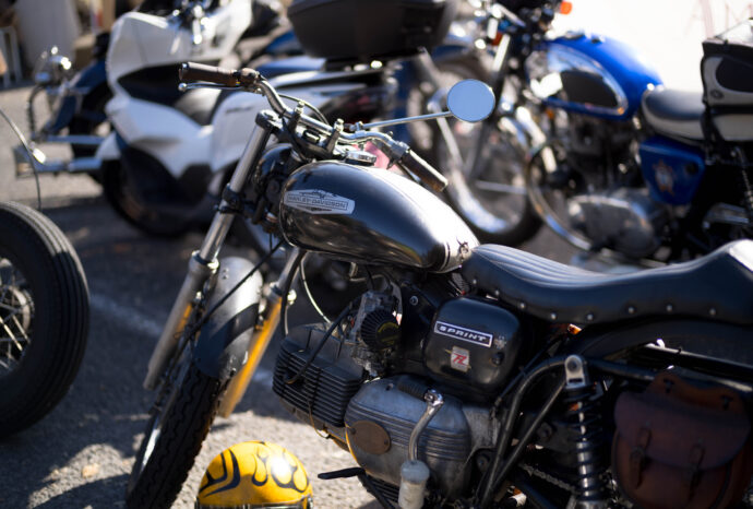 VINTAGE BIKE RUN IN TSUSHIMA ヴィンテージ バイク ラン イン ツシマ ヴぃんてーじ ばいく らん いん 津島　津島神社 TSUSHIMA JINJA ツシマジンジャ 愛知県津島市神明町1  ハーレー トラアンフ ホンダ ベスパ BMW  （株）富屋酒店 かぶしきがいしゃ とみやさけてん カブシキガイシャ　トミヤサケテン TOMIYA SAKETEN 　愛知県名古屋市瑞穂区上坂町1-41-2　地酒屋　豊盃　HOUHAI ほうはい　ホーハイ　三浦酒造  MIURASHUZO日高見　ひたかみ　ヒタカミ HITAKAMI  平孝酒造　HIRAKOSHUZO 天の戸 アマノト　あまのと　AMANOTO　浅舞酒造ASAMAISHUZO　飛露喜 HIROKISHUZOHONTEN　廣木酒造本店　HIROK　大那 DAINA　ダイナ　だいな　菊の里酒造　KIKUNOSATOSHUZO　旭興　KYOKUKO　きょくこう　キョクコウ　渡邉酒造　WATANABESHUZO　仙禽 SENKIN　せんきん　センキン（株）せんきん SENKIN鶴齢　カクレイ　かくれい KAKUREI　青木酒造　AOKISHUZO謙信 ケンシン　けんしん KENSHIN池田屋酒造 IKEDAYASHUZO 白岳仙 HAKUGAKUSEN　ハクガクセン　はくがくせん　安本酒造 YASUMOTOSHUZO 群馬泉 グンマイズミ　ぐんまいずみ 島岡酒造 SHIMAOKASHUZO  喜久醉 きくよい キクヨイKIKUYOI 青島酒造 AOSHIMASHUZO 長珍 ちょうちん　チョウチン長珍酒造CHOCHINSHUZO　みねたからみりん　峯寳 味醂　一子相伝 ミネタカラ　いっしそうでん　イッシソウデン　小笠原味醂 OGASAWARA MIRIN

瀧自慢　たきじまん　タキジマン　瀧自慢酒造　TAKIZIMANSHUZO　田光　TABIKA 早川酒造  HAYAKAWASHUZO　作　ZAKU ざく ザク 清水清三郎商店 SHIMIZUSEIZABUROSHOTEN  篠峯　櫛羅　しのみね　シノミネ　くじら　クジラ　千代酒造　CHIYOSHUZO　雑賀　さいか　サイカ　九重雑賀  KOKONOESAIKA　紀土　鶴梅　無量山　きっど　キッド　KID 　ツルウメ　つるうめ　TURUUME　ムリョウザン　むりょうざん　MURYOZAN　平和酒造　HEIWASHUZO　蒼空　そうくう　ソウクウ　SÔKÛ　藤岡酒造　HUJIOKASHUZO 　宝剣　HOUKEN  宝剣酒造　ほうけんしゅぞう　ホウケンシュゾウ　HOKENSHUZO　清酒竹鶴　小笹屋竹鶴　せいしゅたけつる　セイシュタケツル　おささやたけつる　オササヤタケツル　竹鶴酒造　TAKETURUSHUZO
石鎚　いしづち　イシヅチ　石鎚酒造　ISHIDUCHISHUZO　土佐しらぎく　とさしらぎく　トサシラギク　仙頭酒造場　せんとうしゅぞうじょう　SENDOSHUZOZYO
　
 ブルゴーニュワイン　BOURGOGNE  ボルドーワイン　BORDEAUXカリフォルニアワイン CALIFORNIA  シャンパーニュ  SHAMPAGNEアルザスワイン ALSACE ドイツワイン WEIN GERMAN WINE 専門店　ライカM11　ズミルックス50　レンズ　代表　上田豊二　　きき酒師　焼酎アドバイザー　シャンパーニュシュヴァリエ　堀田駅より徒歩10分　熱田神宮駅より徒歩10分
市バス　牛巻より徒歩３分　地下鉄堀田駅より徒歩１５分　名古屋高速堀田出口より車で２分　牛巻交差点より徒歩５分　レトロ街並み　瓦屋根　裏道　大通りより二本入る　CLASSIC CARクラッシックカー CLASSIC BIKE　クラッシックバイク INTERIA　インテリア　　FASHION　ファッション　MUSIC　音楽　LOVE　SAKE SHOP　酒屋
センス　クリエイト　おたく　　MANIAマニア MOVIE　映画　CINEMA シネマ　2024年春オープン予定 いいねタウン瑞穂 iiNE マルシェ内　グランクレア瑞穂 いいねタウン瑞穂  愛知県名古屋市瑞穂区宝田町四丁目2番、3番2　春敲町三丁目23番1（地番） 魚太郎　UOTARO MIZUHO うおたろう　ウオタロウ　なごやみずほてん　ナゴヤミズホテン　 名古屋瑞穂店  車で1分　徒歩5分　丸明 瑞穂店  MARUAKI MIZUHO　マルアキ ミズホテン　まるあき みずほてん　 徒歩10分　車3分　焼肉 美奈登  ヤキニクミナト　やきにくみなと YAKINIKU MINATO 車で2分　徒歩10分  どての品川　DOTENO SHINAGAWA　ドテノシナガワ　どてのしながわ　車で30秒　徒歩1分昇福亭　SHOHUKUTEI しょうふくてい　ショウフクテイ 街中華　マニア　大盛り　個性派  車で5分　徒歩15分  名店 近くにたくさんあり　堀田バンザイ　牛巻バンザイ　名古屋のへそ

