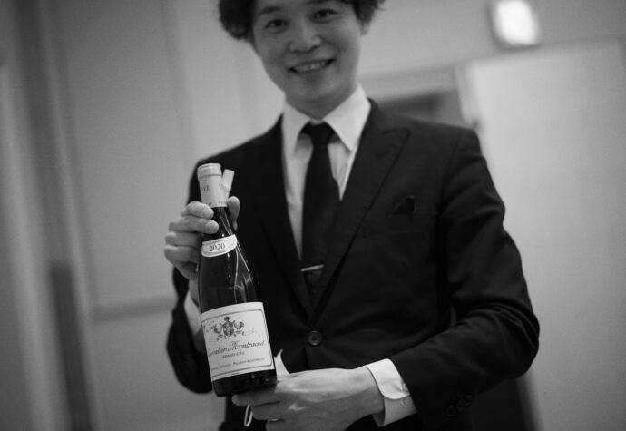 DOMAINE LEFLAIVE SEMINAR 2025 in HOTEL HANKYU INTERNATIONAL ドメーヌ ルフレーヴ ブリス・ド・ラ・モランディエール氏 来日セミナー イン ホテル東急 インターナショナル どめーぬ るふれーヴ ぶりす・ど・ら・もらんでぃえーる らいにちせみなー ほてる とうきゅう いんたーなしょなる 大阪府大阪市北区茶屋町19番19号 （株）富屋酒店 かぶしきがいしゃ とみやさけてん カブシキガイシャ　トミヤサケテン TOMIYA SAKETEN 　愛知県名古屋市瑞穂区上坂町1-41-2　地酒屋　豊盃　HOUHAI ほうはい　ホーハイ　三浦酒造  MIURASHUZO日高見　ひたかみ　ヒタカミ HITAKAMI  平孝酒造　HIRAKOSHUZO 天の戸 アマノト　あまのと　AMANOTO　浅舞酒造ASAMAISHUZO　飛露喜 HIROKISHUZOHONTEN　廣木酒造本店　HIROK　大那 DAINA　ダイナ　だいな　菊の里酒造　KIKUNOSATOSHUZO　旭興　KYOKUKO　きょくこう　キョクコウ　渡邉酒造　WATANABESHUZO　仙禽 SENKIN　せんきん　センキン（株）せんきん SENKIN鶴齢　カクレイ　かくれい KAKUREI　青木酒造　AOKISHUZO謙信 ケンシン　けんしん KENSHIN池田屋酒造 IKEDAYASHUZO 白岳仙 HAKUGAKUSEN　ハクガクセン　はくがくせん　安本酒造 YASUMOTOSHUZO 群馬泉 グンマイズミ　ぐんまいずみ 島岡酒造 SHIMAOKASHUZO  喜久醉 きくよい キクヨイKIKUYOI 青島酒造 AOSHIMASHUZO 長珍 ちょうちん　チョウチン長珍酒造CHOCHINSHUZO　みねたからみりん　峯寳 味醂　一子相伝 ミネタカラ　いっしそうでん　イッシソウデン　小笠原味醂 OGASAWARA MIRIN

瀧自慢　たきじまん　タキジマン　瀧自慢酒造　TAKIZIMANSHUZO　田光　TABIKA 早川酒造  HAYAKAWASHUZO　作　ZAKU ざく ザク 清水清三郎商店 SHIMIZUSEIZABUROSHOTEN  篠峯　櫛羅　しのみね　シノミネ　くじら　クジラ　千代酒造　CHIYOSHUZO　雑賀　さいか　サイカ　九重雑賀  KOKONOESAIKA　紀土　鶴梅　無量山　きっど　キッド　KID 　ツルウメ　つるうめ　TURUUME　ムリョウザン　むりょうざん　MURYOZAN　平和酒造　HEIWASHUZO　蒼空　そうくう　ソウクウ　SÔKÛ　藤岡酒造　HUJIOKASHUZO 　宝剣　HOUKEN  宝剣酒造　ほうけんしゅぞう　ホウケンシュゾウ　HOKENSHUZO　清酒竹鶴　小笹屋竹鶴　せいしゅたけつる　セイシュタケツル　おささやたけつる　オササヤタケツル　竹鶴酒造　TAKETURUSHUZO
石鎚　いしづち　イシヅチ　石鎚酒造　ISHIDUCHISHUZO　土佐しらぎく　とさしらぎく　トサシラギク　仙頭酒造場　せんとうしゅぞうじょう　SENDOSHUZOZYO
　
 ブルゴーニュワイン　BOURGOGNE  ボルドーワイン　BORDEAUXカリフォルニアワイン CALIFORNIA  シャンパーニュ  SHAMPAGNEアルザスワイン ALSACE ドイツワイン WEIN GERMAN WINE 専門店　ライカM11　ズミルックス50　レンズ　代表　上田豊二　　きき酒師　焼酎アドバイザー　シャンパーニュシュヴァリエ　堀田駅より徒歩10分　熱田神宮駅より徒歩10分
市バス　牛巻より徒歩３分　地下鉄堀田駅より徒歩１５分　名古屋高速堀田出口より車で２分　牛巻交差点より徒歩５分　レトロ街並み　瓦屋根　裏道　大通りより二本入る　CLASSIC CARクラッシックカー CLASSIC BIKE　クラッシックバイク INTERIA　インテリア　　FASHION　ファッション　MUSIC　音楽　LOVE　SAKE SHOP　酒屋
センス　クリエイト　おたく　　MANIAマニア MOVIE　映画　CINEMA シネマ　2024年春オープン予定 いいねタウン瑞穂 iiNE マルシェ内　グランクレア瑞穂 いいねタウン瑞穂  愛知県名古屋市瑞穂区宝田町四丁目2番、3番2　春敲町三丁目23番1（地番） 魚太郎　UOTARO MIZUHO うおたろう　ウオタロウ　なごやみずほてん　ナゴヤミズホテン　 名古屋瑞穂店  車で1分　徒歩5分　丸明 瑞穂店  MARUAKI MIZUHO　マルアキ ミズホテン　まるあき みずほてん　 徒歩10分　車3分　焼肉 美奈登  ヤキニクミナト　やきにくみなと YAKINIKU MINATO 車で2分　徒歩10分  どての品川　DOTENO SHINAGAWA　ドテノシナガワ　どてのしながわ　車で30秒　徒歩1分昇福亭　SHOHUKUTEI しょうふくてい　ショウフクテイ 街中華　マニア　大盛り　個性派  車で5分　徒歩15分  名店 近くにたくさんあり　堀田バンザイ　牛巻バンザイ　名古屋のへそ


