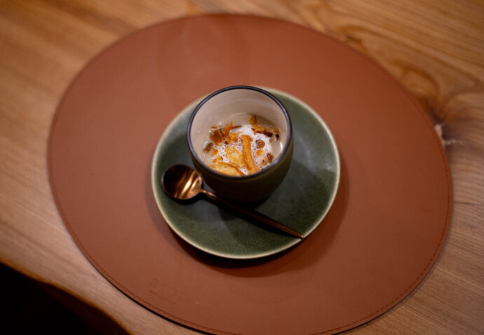 UNE TABLE ユヌ・ターブル ゆぬ・たーぶる フランス料理  惣菜 デリ 愛知県名古屋市西区八筋町107 ヴァカボンドで修行のオーナーシェフ  注目株  ワンオペ   （株）富屋酒店 かぶしきがいしゃ とみやさけてん カブシキガイシャ　トミヤサケテン TOMIYA SAKETEN 　愛知県名古屋市瑞穂区上坂町1-41-2　地酒屋　豊盃　HOUHAI ほうはい　ホーハイ　三浦酒造  MIURASHUZO日高見　ひたかみ　ヒタカミ HITAKAMI  平孝酒造　HIRAKOSHUZO 天の戸 アマノト　あまのと　AMANOTO　浅舞酒造ASAMAISHUZO　飛露喜 HIROKISHUZOHONTEN　廣木酒造本店　HIROK　大那 DAINA　ダイナ　だいな　菊の里酒造　KIKUNOSATOSHUZO　旭興　KYOKUKO　きょくこう　キョクコウ　渡邉酒造　WATANABESHUZO　仙禽 SENKIN　せんきん　センキン（株）せんきん SENKIN鶴齢　カクレイ　かくれい KAKUREI　青木酒造　AOKISHUZO謙信 ケンシン　けんしん KENSHIN池田屋酒造 IKEDAYASHUZO 白岳仙 HAKUGAKUSEN　ハクガクセン　はくがくせん　安本酒造 YASUMOTOSHUZO 群馬泉 グンマイズミ　ぐんまいずみ 島岡酒造 SHIMAOKASHUZO  喜久醉 きくよい キクヨイKIKUYOI 青島酒造 AOSHIMASHUZO 長珍 ちょうちん　チョウチン長珍酒造CHOCHINSHUZO　みねたからみりん　峯寳 味醂　一子相伝 ミネタカラ　いっしそうでん　イッシソウデン　小笠原味醂 OGASAWARA MIRIN

瀧自慢　たきじまん　タキジマン　瀧自慢酒造　TAKIZIMANSHUZO　田光　TABIKA 早川酒造  HAYAKAWASHUZO　作　ZAKU ざく ザク 清水清三郎商店 SHIMIZUSEIZABUROSHOTEN  篠峯　櫛羅　しのみね　シノミネ　くじら　クジラ　千代酒造　CHIYOSHUZO　雑賀　さいか　サイカ　九重雑賀  KOKONOESAIKA　紀土　鶴梅　無量山　きっど　キッド　KID 　ツルウメ　つるうめ　TURUUME　ムリョウザン　むりょうざん　MURYOZAN　平和酒造　HEIWASHUZO　蒼空　そうくう　ソウクウ　SÔKÛ　藤岡酒造　HUJIOKASHUZO 　宝剣　HOUKEN  宝剣酒造　ほうけんしゅぞう　ホウケンシュゾウ　HOKENSHUZO　清酒竹鶴　小笹屋竹鶴　せいしゅたけつる　セイシュタケツル　おささやたけつる　オササヤタケツル　竹鶴酒造　TAKETURUSHUZO
石鎚　いしづち　イシヅチ　石鎚酒造　ISHIDUCHISHUZO　土佐しらぎく　とさしらぎく　トサシラギク　仙頭酒造場　せんとうしゅぞうじょう　SENDOSHUZOZYO
　
 ブルゴーニュワイン　BOURGOGNE  ボルドーワイン　BORDEAUXカリフォルニアワイン CALIFORNIA  シャンパーニュ  SHAMPAGNEアルザスワイン ALSACE ドイツワイン WEIN GERMAN WINE 専門店　ライカM11　ズミルックス50　レンズ　代表　上田豊二　　きき酒師　焼酎アドバイザー　シャンパーニュシュヴァリエ　堀田駅より徒歩10分　熱田神宮駅より徒歩10分
市バス　牛巻より徒歩３分　地下鉄堀田駅より徒歩１５分　名古屋高速堀田出口より車で２分　牛巻交差点より徒歩５分　レトロ街並み　瓦屋根　裏道　大通りより二本入る　CLASSIC CARクラッシックカー CLASSIC BIKE　クラッシックバイク INTERIA　インテリア　　FASHION　ファッション　MUSIC　音楽　LOVE　SAKE SHOP　酒屋
センス　クリエイト　おたく　　MANIAマニア MOVIE　映画　CINEMA シネマ　2024年春オープン予定 いいねタウン瑞穂 iiNE マルシェ内　グランクレア瑞穂 いいねタウン瑞穂  愛知県名古屋市瑞穂区宝田町四丁目2番、3番2　春敲町三丁目23番1（地番） 魚太郎　UOTARO MIZUHO うおたろう　ウオタロウ　なごやみずほてん　ナゴヤミズホテン　 名古屋瑞穂店  車で1分　徒歩5分　丸明 瑞穂店  MARUAKI MIZUHO　マルアキ ミズホテン　まるあき みずほてん　 徒歩10分　車3分　焼肉 美奈登  ヤキニクミナト　やきにくみなと YAKINIKU MINATO 車で2分　徒歩10分  どての品川　DOTENO SHINAGAWA　ドテノシナガワ　どてのしながわ　車で30秒　徒歩1分昇福亭　SHOHUKUTEI しょうふくてい　ショウフクテイ 街中華　マニア　大盛り　個性派  車で5分　徒歩15分  名店 近くにたくさんあり　堀田バンザイ　牛巻バンザイ　名古屋のへそ
）富屋

