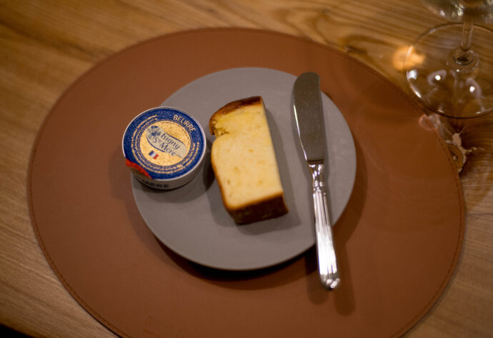 UNE TABLE ユヌ・ターブル ゆぬ・たーぶる フランス料理  惣菜 デリ 愛知県名古屋市西区八筋町107 ヴァカボンドで修行のオーナーシェフ  注目株  ワンオペ   （株）富屋酒店 かぶしきがいしゃ とみやさけてん カブシキガイシャ　トミヤサケテン TOMIYA SAKETEN 　愛知県名古屋市瑞穂区上坂町1-41-2　地酒屋　豊盃　HOUHAI ほうはい　ホーハイ　三浦酒造  MIURASHUZO日高見　ひたかみ　ヒタカミ HITAKAMI  平孝酒造　HIRAKOSHUZO 天の戸 アマノト　あまのと　AMANOTO　浅舞酒造ASAMAISHUZO　飛露喜 HIROKISHUZOHONTEN　廣木酒造本店　HIROK　大那 DAINA　ダイナ　だいな　菊の里酒造　KIKUNOSATOSHUZO　旭興　KYOKUKO　きょくこう　キョクコウ　渡邉酒造　WATANABESHUZO　仙禽 SENKIN　せんきん　センキン（株）せんきん SENKIN鶴齢　カクレイ　かくれい KAKUREI　青木酒造　AOKISHUZO謙信 ケンシン　けんしん KENSHIN池田屋酒造 IKEDAYASHUZO 白岳仙 HAKUGAKUSEN　ハクガクセン　はくがくせん　安本酒造 YASUMOTOSHUZO 群馬泉 グンマイズミ　ぐんまいずみ 島岡酒造 SHIMAOKASHUZO  喜久醉 きくよい キクヨイKIKUYOI 青島酒造 AOSHIMASHUZO 長珍 ちょうちん　チョウチン長珍酒造CHOCHINSHUZO　みねたからみりん　峯寳 味醂　一子相伝 ミネタカラ　いっしそうでん　イッシソウデン　小笠原味醂 OGASAWARA MIRIN

瀧自慢　たきじまん　タキジマン　瀧自慢酒造　TAKIZIMANSHUZO　田光　TABIKA 早川酒造  HAYAKAWASHUZO　作　ZAKU ざく ザク 清水清三郎商店 SHIMIZUSEIZABUROSHOTEN  篠峯　櫛羅　しのみね　シノミネ　くじら　クジラ　千代酒造　CHIYOSHUZO　雑賀　さいか　サイカ　九重雑賀  KOKONOESAIKA　紀土　鶴梅　無量山　きっど　キッド　KID 　ツルウメ　つるうめ　TURUUME　ムリョウザン　むりょうざん　MURYOZAN　平和酒造　HEIWASHUZO　蒼空　そうくう　ソウクウ　SÔKÛ　藤岡酒造　HUJIOKASHUZO 　宝剣　HOUKEN  宝剣酒造　ほうけんしゅぞう　ホウケンシュゾウ　HOKENSHUZO　清酒竹鶴　小笹屋竹鶴　せいしゅたけつる　セイシュタケツル　おささやたけつる　オササヤタケツル　竹鶴酒造　TAKETURUSHUZO
石鎚　いしづち　イシヅチ　石鎚酒造　ISHIDUCHISHUZO　土佐しらぎく　とさしらぎく　トサシラギク　仙頭酒造場　せんとうしゅぞうじょう　SENDOSHUZOZYO
　
 ブルゴーニュワイン　BOURGOGNE  ボルドーワイン　BORDEAUXカリフォルニアワイン CALIFORNIA  シャンパーニュ  SHAMPAGNEアルザスワイン ALSACE ドイツワイン WEIN GERMAN WINE 専門店　ライカM11　ズミルックス50　レンズ　代表　上田豊二　　きき酒師　焼酎アドバイザー　シャンパーニュシュヴァリエ　堀田駅より徒歩10分　熱田神宮駅より徒歩10分
市バス　牛巻より徒歩３分　地下鉄堀田駅より徒歩１５分　名古屋高速堀田出口より車で２分　牛巻交差点より徒歩５分　レトロ街並み　瓦屋根　裏道　大通りより二本入る　CLASSIC CARクラッシックカー CLASSIC BIKE　クラッシックバイク INTERIA　インテリア　　FASHION　ファッション　MUSIC　音楽　LOVE　SAKE SHOP　酒屋
センス　クリエイト　おたく　　MANIAマニア MOVIE　映画　CINEMA シネマ　2024年春オープン予定 いいねタウン瑞穂 iiNE マルシェ内　グランクレア瑞穂 いいねタウン瑞穂  愛知県名古屋市瑞穂区宝田町四丁目2番、3番2　春敲町三丁目23番1（地番） 魚太郎　UOTARO MIZUHO うおたろう　ウオタロウ　なごやみずほてん　ナゴヤミズホテン　 名古屋瑞穂店  車で1分　徒歩5分　丸明 瑞穂店  MARUAKI MIZUHO　マルアキ ミズホテン　まるあき みずほてん　 徒歩10分　車3分　焼肉 美奈登  ヤキニクミナト　やきにくみなと YAKINIKU MINATO 車で2分　徒歩10分  どての品川　DOTENO SHINAGAWA　ドテノシナガワ　どてのしながわ　車で30秒　徒歩1分昇福亭　SHOHUKUTEI しょうふくてい　ショウフクテイ 街中華　マニア　大盛り　個性派  車で5分　徒歩15分  名店 近くにたくさんあり　堀田バンザイ　牛巻バンザイ　名古屋のへそ
）富屋

