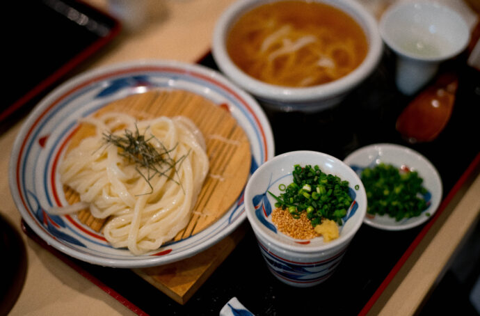 手打ちうどん かとう テウチウドンカトウ TEUCHI UDON KATO 天麩羅 激ウマ TEMPURA 生醤油うどん 激旨　愛知県名古屋市中村区太閤通3-26　
（株）富屋酒店 かぶしきがいしゃ とみやさけてん カブシキガイシャ　トミヤサケテン TOMIYA SAKETEN 　愛知県名古屋市瑞穂区上坂町1-41-2　地酒屋　豊盃　HOUHAI ほうはい　ホーハイ　三浦酒造  MIURASHUZO日高見　ひたかみ　ヒタカミ HITAKAMI  平孝酒造　HIRAKOSHUZO 天の戸 アマノト　あまのと　AMANOTO　浅舞酒造ASAMAISHUZO　飛露喜 HIROKISHUZOHONTEN　廣木酒造本店　HIROK　大那 DAINA　ダイナ　だいな　菊の里酒造　KIKUNOSATOSHUZO　旭興　KYOKUKO　きょくこう　キョクコウ　渡邉酒造　WATANABESHUZO　仙禽 SENKIN　せんきん　センキン（株）せんきん SENKIN鶴齢　カクレイ　かくれい KAKUREI　青木酒造　AOKISHUZO謙信 ケンシン　けんしん KENSHIN池田屋酒造 IKEDAYASHUZO 白岳仙 HAKUGAKUSEN　ハクガクセン　はくがくせん　安本酒造 YASUMOTOSHUZO 群馬泉 グンマイズミ　ぐんまいずみ 島岡酒造 SHIMAOKASHUZO  喜久醉 きくよい キクヨイKIKUYOI 青島酒造 AOSHIMASHUZO 長珍 ちょうちん　チョウチン長珍酒造CHOCHINSHUZO　みねたからみりん　峯寳 味醂　一子相伝 ミネタカラ　いっしそうでん　イッシソウデン　小笠原味醂 OGASAWARA MIRIN

瀧自慢　たきじまん　タキジマン　瀧自慢酒造　TAKIZIMANSHUZO　田光　TABIKA 早川酒造  HAYAKAWASHUZO　作　ZAKU ざく ザク 清水清三郎商店 SHIMIZUSEIZABUROSHOTEN  篠峯　櫛羅　しのみね　シノミネ　くじら　クジラ　千代酒造　CHIYOSHUZO　雑賀　さいか　サイカ　九重雑賀  KOKONOESAIKA　紀土　鶴梅　無量山　きっど　キッド　KID 　ツルウメ　つるうめ　TURUUME　ムリョウザン　むりょうざん　MURYOZAN　平和酒造　HEIWASHUZO　蒼空　そうくう　ソウクウ　SÔKÛ　藤岡酒造　HUJIOKASHUZO 　宝剣　HOUKEN  宝剣酒造　ほうけんしゅぞう　ホウケンシュゾウ　HOKENSHUZO　清酒竹鶴　小笹屋竹鶴　せいしゅたけつる　セイシュタケツル　おささやたけつる　オササヤタケツル　竹鶴酒造　TAKETURUSHUZO
石鎚　いしづち　イシヅチ　石鎚酒造　ISHIDUCHISHUZO　土佐しらぎく　とさしらぎく　トサシラギク　仙頭酒造場　せんとうしゅぞうじょう　SENDOSHUZOZYO
　
 ブルゴーニュワイン　BOURGOGNE  ボルドーワイン　BORDEAUXカリフォルニアワイン CALIFORNIA  シャンパーニュ  SHAMPAGNEアルザスワイン ALSACE ドイツワイン WEIN GERMAN WINE 専門店　ライカM11　ズミルックス50　レンズ　代表　上田豊二　　きき酒師　焼酎アドバイザー　シャンパーニュシュヴァリエ　堀田駅より徒歩10分　熱田神宮駅より徒歩10分
市バス　牛巻より徒歩３分　地下鉄堀田駅より徒歩１５分　名古屋高速堀田出口より車で２分　牛巻交差点より徒歩５分　レトロ街並み　瓦屋根　裏道　大通りより二本入る　CLASSIC CARクラッシックカー CLASSIC BIKE　クラッシックバイク INTERIA　インテリア　　FASHION　ファッション　MUSIC　音楽　LOVE　SAKE SHOP　酒屋
センス　クリエイト　おたく　　MANIAマニア MOVIE　映画　CINEMA シネマ　2024年春オープン予定 いいねタウン瑞穂 iiNE マルシェ内　グランクレア瑞穂 いいねタウン瑞穂  愛知県名古屋市瑞穂区宝田町四丁目2番、3番2　春敲町三丁目23番1（地番） 魚太郎　UOTARO MIZUHO うおたろう　ウオタロウ　なごやみずほてん　ナゴヤミズホテン　 名古屋瑞穂店  車で1分　徒歩5分　丸明 瑞穂店  MARUAKI MIZUHO　マルアキ ミズホテン　まるあき みずほてん　 徒歩10分　車3分　焼肉 美奈登  ヤキニクミナト　やきにくみなと YAKINIKU MINATO 車で2分　徒歩10分  どての品川　DOTENO SHINAGAWA　ドテノシナガワ　どてのしながわ　車で30秒　徒歩1分昇福亭　SHOHUKUTEI しょうふくてい　ショウフクテイ 街中華　マニア　大盛り　個性派  車で5分　徒歩15分  名店 近くにたくさんあり　堀田バンザイ　牛巻バンザイ　名古屋のへそ


