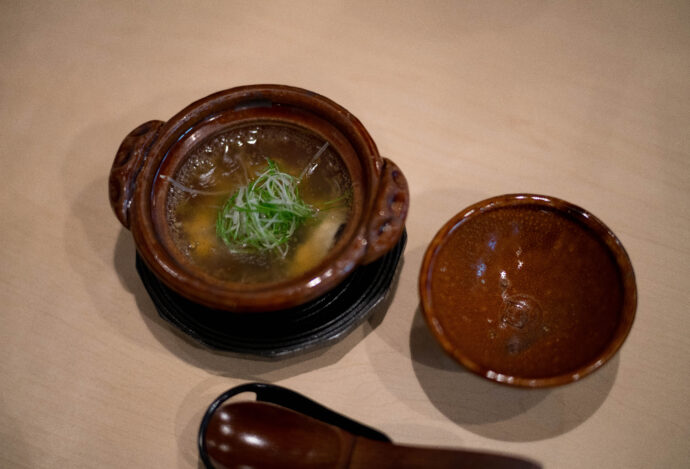 手打ちうどん かとう テウチウドンカトウ TEUCHI UDON KATO 天麩羅 激ウマ TEMPURA 生醤油うどん 激旨　愛知県名古屋市中村区太閤通3-26　
（株）富屋酒店 かぶしきがいしゃ とみやさけてん カブシキガイシャ　トミヤサケテン TOMIYA SAKETEN 　愛知県名古屋市瑞穂区上坂町1-41-2　地酒屋　豊盃　HOUHAI ほうはい　ホーハイ　三浦酒造  MIURASHUZO日高見　ひたかみ　ヒタカミ HITAKAMI  平孝酒造　HIRAKOSHUZO 天の戸 アマノト　あまのと　AMANOTO　浅舞酒造ASAMAISHUZO　飛露喜 HIROKISHUZOHONTEN　廣木酒造本店　HIROK　大那 DAINA　ダイナ　だいな　菊の里酒造　KIKUNOSATOSHUZO　旭興　KYOKUKO　きょくこう　キョクコウ　渡邉酒造　WATANABESHUZO　仙禽 SENKIN　せんきん　センキン（株）せんきん SENKIN鶴齢　カクレイ　かくれい KAKUREI　青木酒造　AOKISHUZO謙信 ケンシン　けんしん KENSHIN池田屋酒造 IKEDAYASHUZO 白岳仙 HAKUGAKUSEN　ハクガクセン　はくがくせん　安本酒造 YASUMOTOSHUZO 群馬泉 グンマイズミ　ぐんまいずみ 島岡酒造 SHIMAOKASHUZO  喜久醉 きくよい キクヨイKIKUYOI 青島酒造 AOSHIMASHUZO 長珍 ちょうちん　チョウチン長珍酒造CHOCHINSHUZO　みねたからみりん　峯寳 味醂　一子相伝 ミネタカラ　いっしそうでん　イッシソウデン　小笠原味醂 OGASAWARA MIRIN

瀧自慢　たきじまん　タキジマン　瀧自慢酒造　TAKIZIMANSHUZO　田光　TABIKA 早川酒造  HAYAKAWASHUZO　作　ZAKU ざく ザク 清水清三郎商店 SHIMIZUSEIZABUROSHOTEN  篠峯　櫛羅　しのみね　シノミネ　くじら　クジラ　千代酒造　CHIYOSHUZO　雑賀　さいか　サイカ　九重雑賀  KOKONOESAIKA　紀土　鶴梅　無量山　きっど　キッド　KID 　ツルウメ　つるうめ　TURUUME　ムリョウザン　むりょうざん　MURYOZAN　平和酒造　HEIWASHUZO　蒼空　そうくう　ソウクウ　SÔKÛ　藤岡酒造　HUJIOKASHUZO 　宝剣　HOUKEN  宝剣酒造　ほうけんしゅぞう　ホウケンシュゾウ　HOKENSHUZO　清酒竹鶴　小笹屋竹鶴　せいしゅたけつる　セイシュタケツル　おささやたけつる　オササヤタケツル　竹鶴酒造　TAKETURUSHUZO
石鎚　いしづち　イシヅチ　石鎚酒造　ISHIDUCHISHUZO　土佐しらぎく　とさしらぎく　トサシラギク　仙頭酒造場　せんとうしゅぞうじょう　SENDOSHUZOZYO
　
 ブルゴーニュワイン　BOURGOGNE  ボルドーワイン　BORDEAUXカリフォルニアワイン CALIFORNIA  シャンパーニュ  SHAMPAGNEアルザスワイン ALSACE ドイツワイン WEIN GERMAN WINE 専門店　ライカM11　ズミルックス50　レンズ　代表　上田豊二　　きき酒師　焼酎アドバイザー　シャンパーニュシュヴァリエ　堀田駅より徒歩10分　熱田神宮駅より徒歩10分
市バス　牛巻より徒歩３分　地下鉄堀田駅より徒歩１５分　名古屋高速堀田出口より車で２分　牛巻交差点より徒歩５分　レトロ街並み　瓦屋根　裏道　大通りより二本入る　CLASSIC CARクラッシックカー CLASSIC BIKE　クラッシックバイク INTERIA　インテリア　　FASHION　ファッション　MUSIC　音楽　LOVE　SAKE SHOP　酒屋
センス　クリエイト　おたく　　MANIAマニア MOVIE　映画　CINEMA シネマ　2024年春オープン予定 いいねタウン瑞穂 iiNE マルシェ内　グランクレア瑞穂 いいねタウン瑞穂  愛知県名古屋市瑞穂区宝田町四丁目2番、3番2　春敲町三丁目23番1（地番） 魚太郎　UOTARO MIZUHO うおたろう　ウオタロウ　なごやみずほてん　ナゴヤミズホテン　 名古屋瑞穂店  車で1分　徒歩5分　丸明 瑞穂店  MARUAKI MIZUHO　マルアキ ミズホテン　まるあき みずほてん　 徒歩10分　車3分　焼肉 美奈登  ヤキニクミナト　やきにくみなと YAKINIKU MINATO 車で2分　徒歩10分  どての品川　DOTENO SHINAGAWA　ドテノシナガワ　どてのしながわ　車で30秒　徒歩1分昇福亭　SHOHUKUTEI しょうふくてい　ショウフクテイ 街中華　マニア　大盛り　個性派  車で5分　徒歩15分  名店 近くにたくさんあり　堀田バンザイ　牛巻バンザイ　名古屋のへそ


