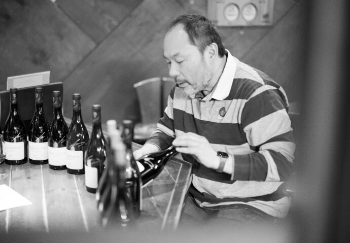 LOU DUMONT ル・デュモン る・でゅもん FRANCE BOURGOGNE フランス ブルゴーニュ ふらんす ぶるごーにゅ  MEURSAULT ムルソー むるそー GEVREY-CHAMBERTIN ジュブレ・シャンベルタン じゅぶれ・しゃんべるたん COTE DE NUIT VILLAGES コート・ド・ニュイ・ヴィラージュ　こーと・ど・にゅい・ヴぃらーじゅ  2022ヴィンテージ  仲田晃司 KOUJI NAKATA ナカタコウジ なかたこうじ  （株）富屋酒店 かぶしきがいしゃ とみやさけてん カブシキガイシャ　トミヤサケテン TOMIYA SAKETEN 　愛知県名古屋市瑞穂区上坂町1-41-2　地酒屋　豊盃　HOUHAI ほうはい　ホーハイ　三浦酒造  MIURASHUZO日高見　ひたかみ　ヒタカミ HITAKAMI  平孝酒造　HIRAKOSHUZO 天の戸 アマノト　あまのと　AMANOTO　浅舞酒造ASAMAISHUZO　飛露喜 HIROKISHUZOHONTEN　廣木酒造本店　HIROK　大那 DAINA　ダイナ　だいな　菊の里酒造　KIKUNOSATOSHUZO　旭興　KYOKUKO　きょくこう　キョクコウ　渡邉酒造　WATANABESHUZO　仙禽 SENKIN　せんきん　センキン（株）せんきん SENKIN鶴齢　カクレイ　かくれい KAKUREI　青木酒造　AOKISHUZO謙信 ケンシン　けんしん KENSHIN池田屋酒造 IKEDAYASHUZO 白岳仙 HAKUGAKUSEN　ハクガクセン　はくがくせん　安本酒造 YASUMOTOSHUZO 群馬泉 グンマイズミ　ぐんまいずみ 島岡酒造 SHIMAOKASHUZO  喜久醉 きくよい キクヨイKIKUYOI 青島酒造 AOSHIMASHUZO 長珍 ちょうちん　チョウチン長珍酒造CHOCHINSHUZO　みねたからみりん　峯寳 味醂　一子相伝 ミネタカラ　いっしそうでん　イッシソウデン　小笠原味醂 OGASAWARA MIRIN

瀧自慢　たきじまん　タキジマン　瀧自慢酒造　TAKIZIMANSHUZO　田光　TABIKA 早川酒造  HAYAKAWASHUZO　作　ZAKU ざく ザク 清水清三郎商店 SHIMIZUSEIZABUROSHOTEN  篠峯　櫛羅　しのみね　シノミネ　くじら　クジラ　千代酒造　CHIYOSHUZO　雑賀　さいか　サイカ　九重雑賀  KOKONOESAIKA　紀土　鶴梅　無量山　きっど　キッド　KID 　ツルウメ　つるうめ　TURUUME　ムリョウザン　むりょうざん　MURYOZAN　平和酒造　HEIWASHUZO　蒼空　そうくう　ソウクウ　SÔKÛ　藤岡酒造　HUJIOKASHUZO 　宝剣　HOUKEN  宝剣酒造　ほうけんしゅぞう　ホウケンシュゾウ　HOKENSHUZO　清酒竹鶴　小笹屋竹鶴　せいしゅたけつる　セイシュタケツル　おささやたけつる　オササヤタケツル　竹鶴酒造　TAKETURUSHUZO
石鎚　いしづち　イシヅチ　石鎚酒造　ISHIDUCHISHUZO　土佐しらぎく　とさしらぎく　トサシラギク　仙頭酒造場　せんとうしゅぞうじょう　SENDOSHUZOZYO
　
 ブルゴーニュワイン　BOURGOGNE  ボルドーワイン　BORDEAUXカリフォルニアワイン CALIFORNIA  シャンパーニュ  SHAMPAGNEアルザスワイン ALSACE ドイツワイン WEIN GERMAN WINE 専門店　ライカM11　ズミルックス50　レンズ　代表　上田豊二　　きき酒師　焼酎アドバイザー　シャンパーニュシュヴァリエ　堀田駅より徒歩10分　熱田神宮駅より徒歩10分
市バス　牛巻より徒歩３分　地下鉄堀田駅より徒歩１５分　名古屋高速堀田出口より車で２分　牛巻交差点より徒歩５分　レトロ街並み　瓦屋根　裏道　大通りより二本入る　CLASSIC CARクラッシックカー CLASSIC BIKE　クラッシックバイク INTERIA　インテリア　　FASHION　ファッション　MUSIC　音楽　LOVE　SAKE SHOP　酒屋
センス　クリエイト　おたく　　MANIAマニア MOVIE　映画　CINEMA シネマ　2024年春オープン予定 いいねタウン瑞穂 iiNE マルシェ内　グランクレア瑞穂 いいねタウン瑞穂  愛知県名古屋市瑞穂区宝田町四丁目2番、3番2　春敲町三丁目23番1（地番） 魚太郎　UOTARO MIZUHO うおたろう　ウオタロウ　なごやみずほてん　ナゴヤミズホテン　 名古屋瑞穂店  車で1分　徒歩5分　丸明 瑞穂店  MARUAKI MIZUHO　マルアキ ミズホテン　まるあき みずほてん　 徒歩10分　車3分　焼肉 美奈登  ヤキニクミナト　やきにくみなと YAKINIKU MINATO 車で2分　徒歩10分  どての品川　DOTENO SHINAGAWA　ドテノシナガワ　どてのしながわ　車で30秒　徒歩1分昇福亭　SHOHUKUTEI しょうふくてい　ショウフクテイ 街中華　マニア　大盛り　個性派  車で5分　徒歩15分  名店 近くにたくさんあり　堀田バンザイ　牛巻バンザイ　名古屋のへそ

