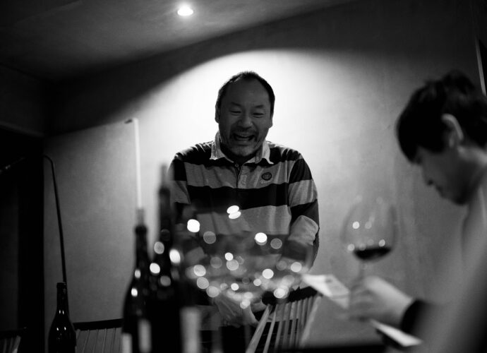 LOU DUMONT ル・デュモン る・でゅもん FRANCE BOURGOGNE フランス ブルゴーニュ ふらんす ぶるごーにゅ  MEURSAULT ムルソー むるそー GEVREY-CHAMBERTIN ジュブレ・シャンベルタン じゅぶれ・しゃんべるたん COTE DE NUIT VILLAGES コート・ド・ニュイ・ヴィラージュ　こーと・ど・にゅい・ヴぃらーじゅ  2022ヴィンテージ  仲田晃司 KOUJI NAKATA ナカタコウジ なかたこうじ  （株）富屋酒店 かぶしきがいしゃ とみやさけてん カブシキガイシャ　トミヤサケテン TOMIYA SAKETEN 　愛知県名古屋市瑞穂区上坂町1-41-2　地酒屋　豊盃　HOUHAI ほうはい　ホーハイ　三浦酒造  MIURASHUZO日高見　ひたかみ　ヒタカミ HITAKAMI  平孝酒造　HIRAKOSHUZO 天の戸 アマノト　あまのと　AMANOTO　浅舞酒造ASAMAISHUZO　飛露喜 HIROKISHUZOHONTEN　廣木酒造本店　HIROK　大那 DAINA　ダイナ　だいな　菊の里酒造　KIKUNOSATOSHUZO　旭興　KYOKUKO　きょくこう　キョクコウ　渡邉酒造　WATANABESHUZO　仙禽 SENKIN　せんきん　センキン（株）せんきん SENKIN鶴齢　カクレイ　かくれい KAKUREI　青木酒造　AOKISHUZO謙信 ケンシン　けんしん KENSHIN池田屋酒造 IKEDAYASHUZO 白岳仙 HAKUGAKUSEN　ハクガクセン　はくがくせん　安本酒造 YASUMOTOSHUZO 群馬泉 グンマイズミ　ぐんまいずみ 島岡酒造 SHIMAOKASHUZO  喜久醉 きくよい キクヨイKIKUYOI 青島酒造 AOSHIMASHUZO 長珍 ちょうちん　チョウチン長珍酒造CHOCHINSHUZO　みねたからみりん　峯寳 味醂　一子相伝 ミネタカラ　いっしそうでん　イッシソウデン　小笠原味醂 OGASAWARA MIRIN

瀧自慢　たきじまん　タキジマン　瀧自慢酒造　TAKIZIMANSHUZO　田光　TABIKA 早川酒造  HAYAKAWASHUZO　作　ZAKU ざく ザク 清水清三郎商店 SHIMIZUSEIZABUROSHOTEN  篠峯　櫛羅　しのみね　シノミネ　くじら　クジラ　千代酒造　CHIYOSHUZO　雑賀　さいか　サイカ　九重雑賀  KOKONOESAIKA　紀土　鶴梅　無量山　きっど　キッド　KID 　ツルウメ　つるうめ　TURUUME　ムリョウザン　むりょうざん　MURYOZAN　平和酒造　HEIWASHUZO　蒼空　そうくう　ソウクウ　SÔKÛ　藤岡酒造　HUJIOKASHUZO 　宝剣　HOUKEN  宝剣酒造　ほうけんしゅぞう　ホウケンシュゾウ　HOKENSHUZO　清酒竹鶴　小笹屋竹鶴　せいしゅたけつる　セイシュタケツル　おささやたけつる　オササヤタケツル　竹鶴酒造　TAKETURUSHUZO
石鎚　いしづち　イシヅチ　石鎚酒造　ISHIDUCHISHUZO　土佐しらぎく　とさしらぎく　トサシラギク　仙頭酒造場　せんとうしゅぞうじょう　SENDOSHUZOZYO
　
 ブルゴーニュワイン　BOURGOGNE  ボルドーワイン　BORDEAUXカリフォルニアワイン CALIFORNIA  シャンパーニュ  SHAMPAGNEアルザスワイン ALSACE ドイツワイン WEIN GERMAN WINE 専門店　ライカM11　ズミルックス50　レンズ　代表　上田豊二　　きき酒師　焼酎アドバイザー　シャンパーニュシュヴァリエ　堀田駅より徒歩10分　熱田神宮駅より徒歩10分
市バス　牛巻より徒歩３分　地下鉄堀田駅より徒歩１５分　名古屋高速堀田出口より車で２分　牛巻交差点より徒歩５分　レトロ街並み　瓦屋根　裏道　大通りより二本入る　CLASSIC CARクラッシックカー CLASSIC BIKE　クラッシックバイク INTERIA　インテリア　　FASHION　ファッション　MUSIC　音楽　LOVE　SAKE SHOP　酒屋
センス　クリエイト　おたく　　MANIAマニア MOVIE　映画　CINEMA シネマ　2024年春オープン予定 いいねタウン瑞穂 iiNE マルシェ内　グランクレア瑞穂 いいねタウン瑞穂  愛知県名古屋市瑞穂区宝田町四丁目2番、3番2　春敲町三丁目23番1（地番） 魚太郎　UOTARO MIZUHO うおたろう　ウオタロウ　なごやみずほてん　ナゴヤミズホテン　 名古屋瑞穂店  車で1分　徒歩5分　丸明 瑞穂店  MARUAKI MIZUHO　マルアキ ミズホテン　まるあき みずほてん　 徒歩10分　車3分　焼肉 美奈登  ヤキニクミナト　やきにくみなと YAKINIKU MINATO 車で2分　徒歩10分  どての品川　DOTENO SHINAGAWA　ドテノシナガワ　どてのしながわ　車で30秒　徒歩1分昇福亭　SHOHUKUTEI しょうふくてい　ショウフクテイ 街中華　マニア　大盛り　個性派  車で5分　徒歩15分  名店 近くにたくさんあり　堀田バンザイ　牛巻バンザイ　名古屋のへそ

